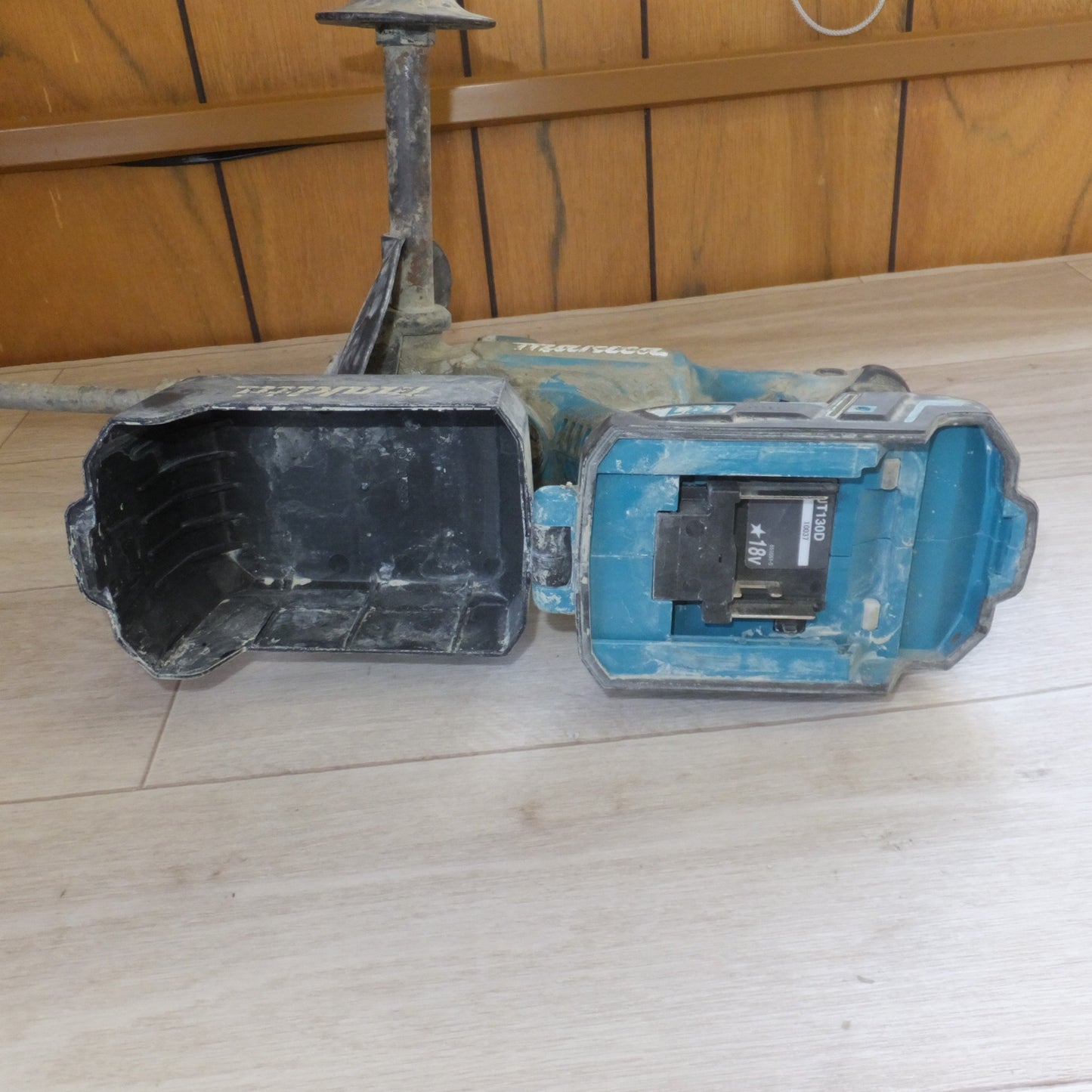 [送料無料] ★マキタ makita 充電式カクハン機 UT130D 18V 本体のみ★