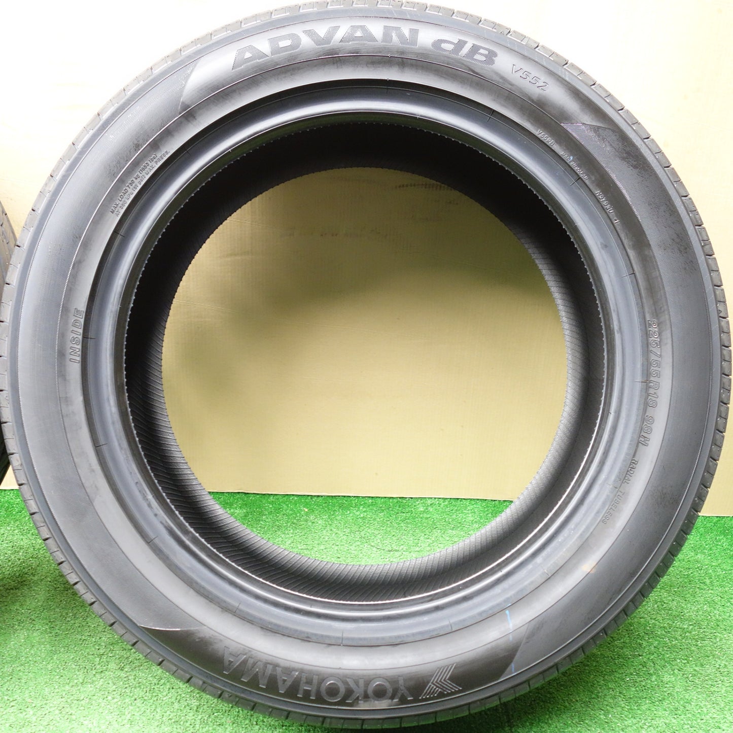 新車外し！25年★225/55R18 ヨコハマ アドバン dB V552 タイヤ 18インチ デリカ D:5 エルグランド アルファード ヴェルファイア 等★5121408KTノタ