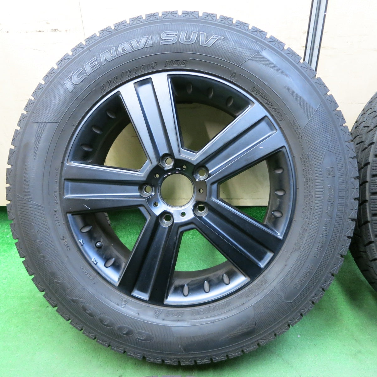 [送料無料] バリ溝！キレイ！9.5分★ベンツ ゲレンデ 等 Euro Premium 265/60R18 スタッドレス グッドイヤー アイスナビ SUV ユーロプレミアム PCD130/5H★4091601ナス