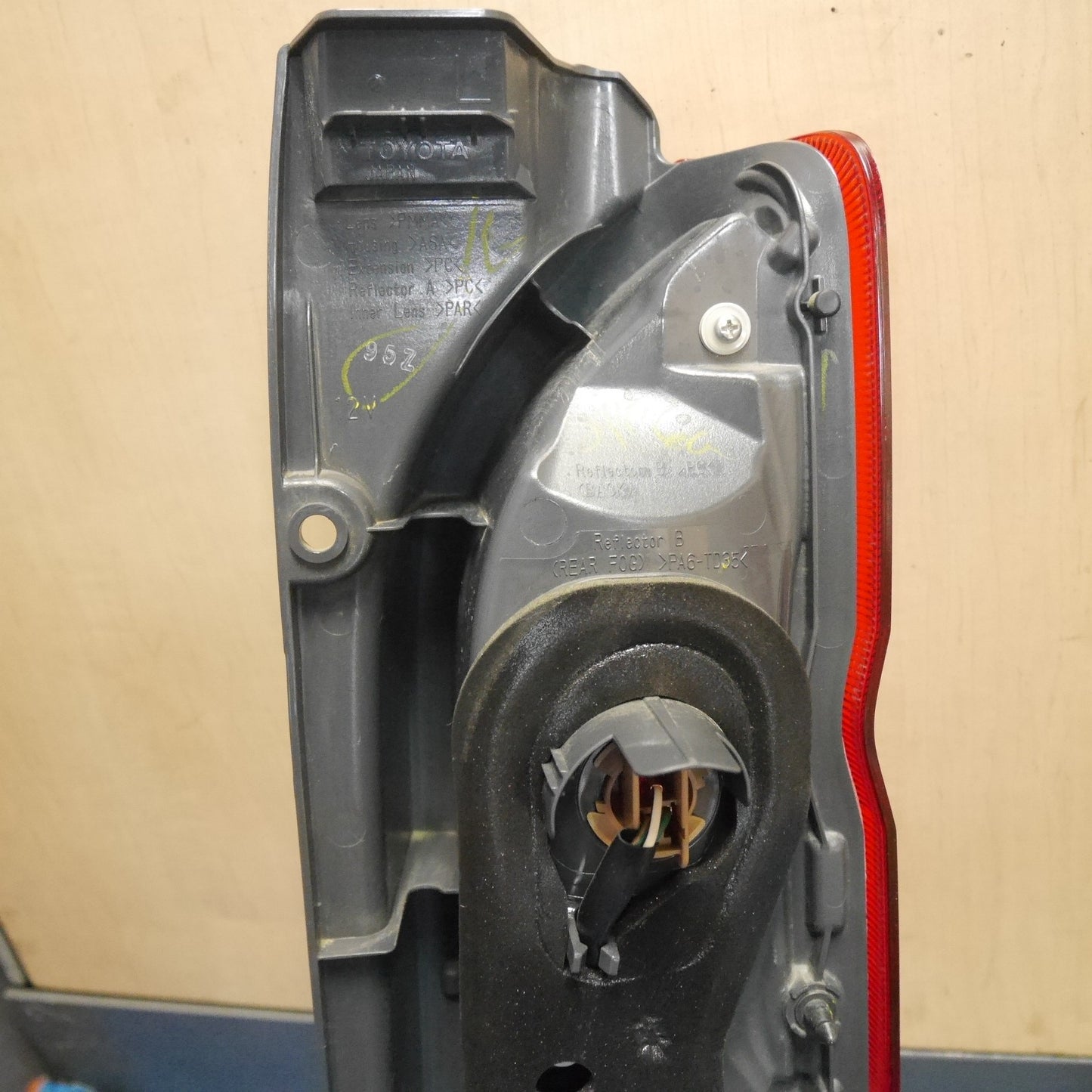 [送料無料] 左右セット！キレイ☆トヨタ 200系 ハイエース 4 5 6型 後期 純正 テールライト KOITO 26-140 ハロゲン テールランプ カー パーツ☆