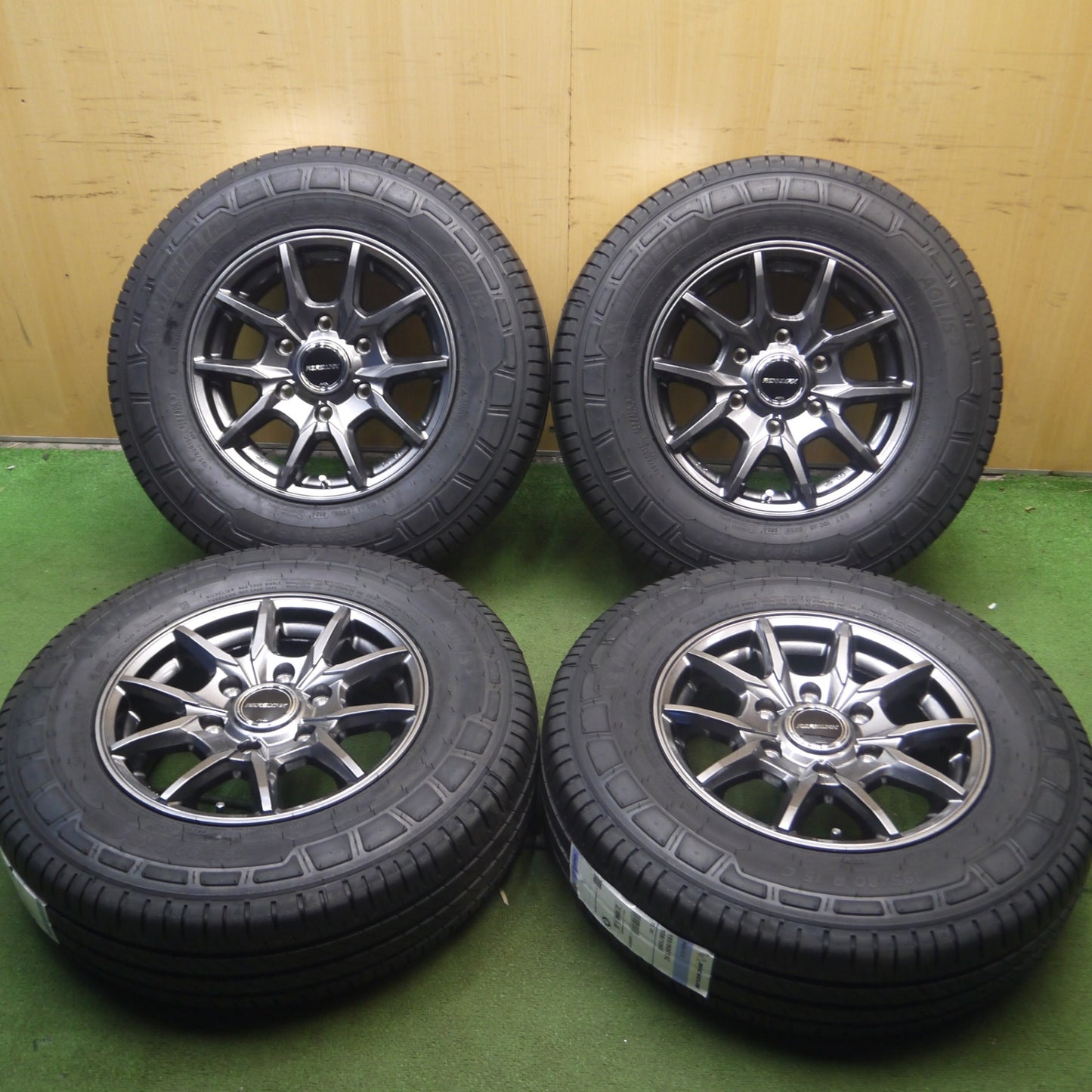 *送料無料* 未使用！24年★ハイエース等 ROADMAX MiD 195/80R15 ミシュラン AGILIS3 ロードマックス 15インチ PCD139.7/6H★4061407Hノ