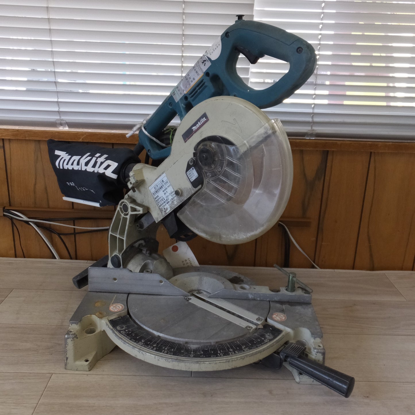 [送料無料] ★マキタ makita 8型卓上マルノコ LS0830　210～216mm　100V 11A 50-60Hz 1050W 4000/min　木工用 超硬丸ノコ★