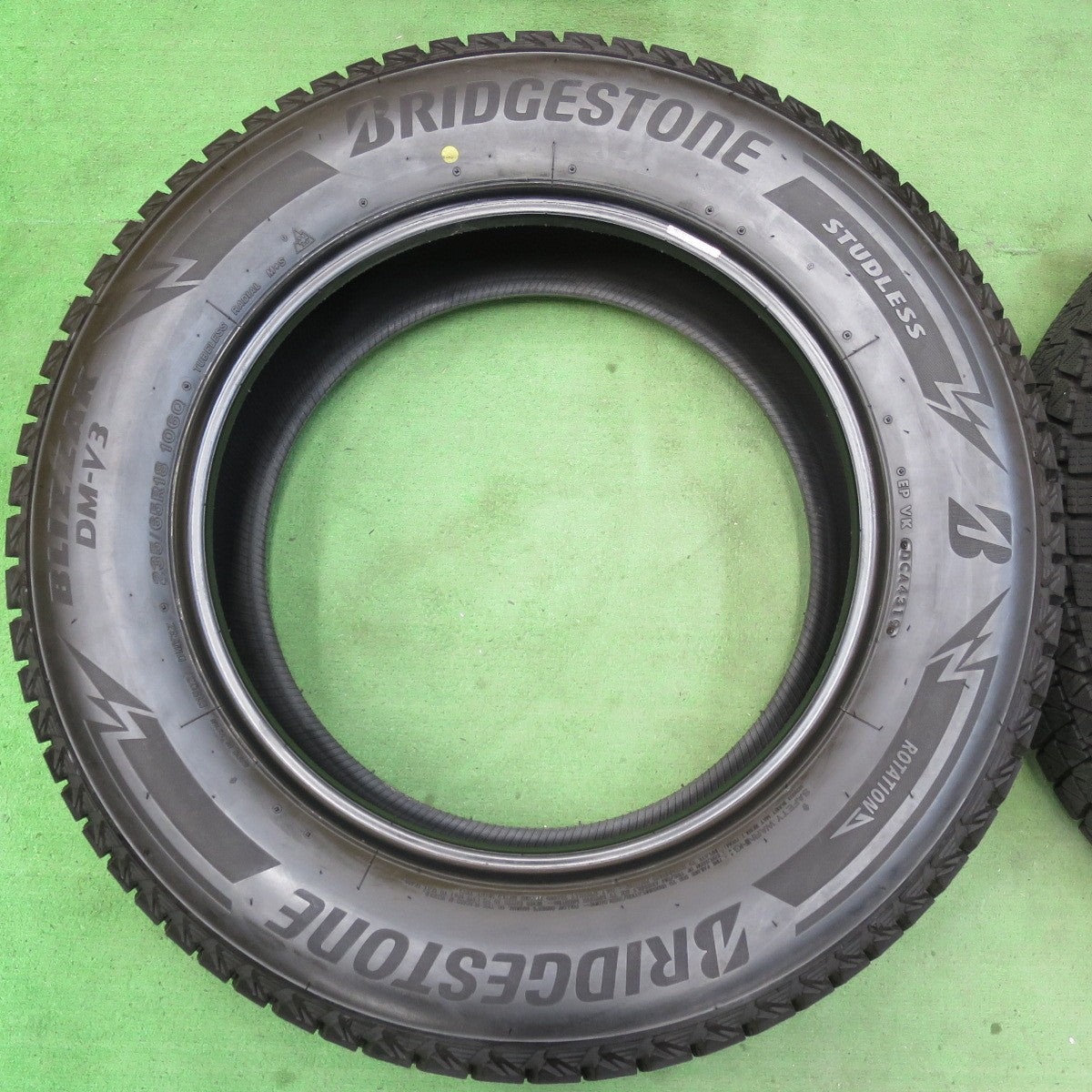 [送料無料] バリ溝！9.5分★スタッドレス 235/65R18 ブリヂストン ブリザック DM-V3 タイヤ 18インチ レクサス RX ムラーノ 等★5032802イスタ
