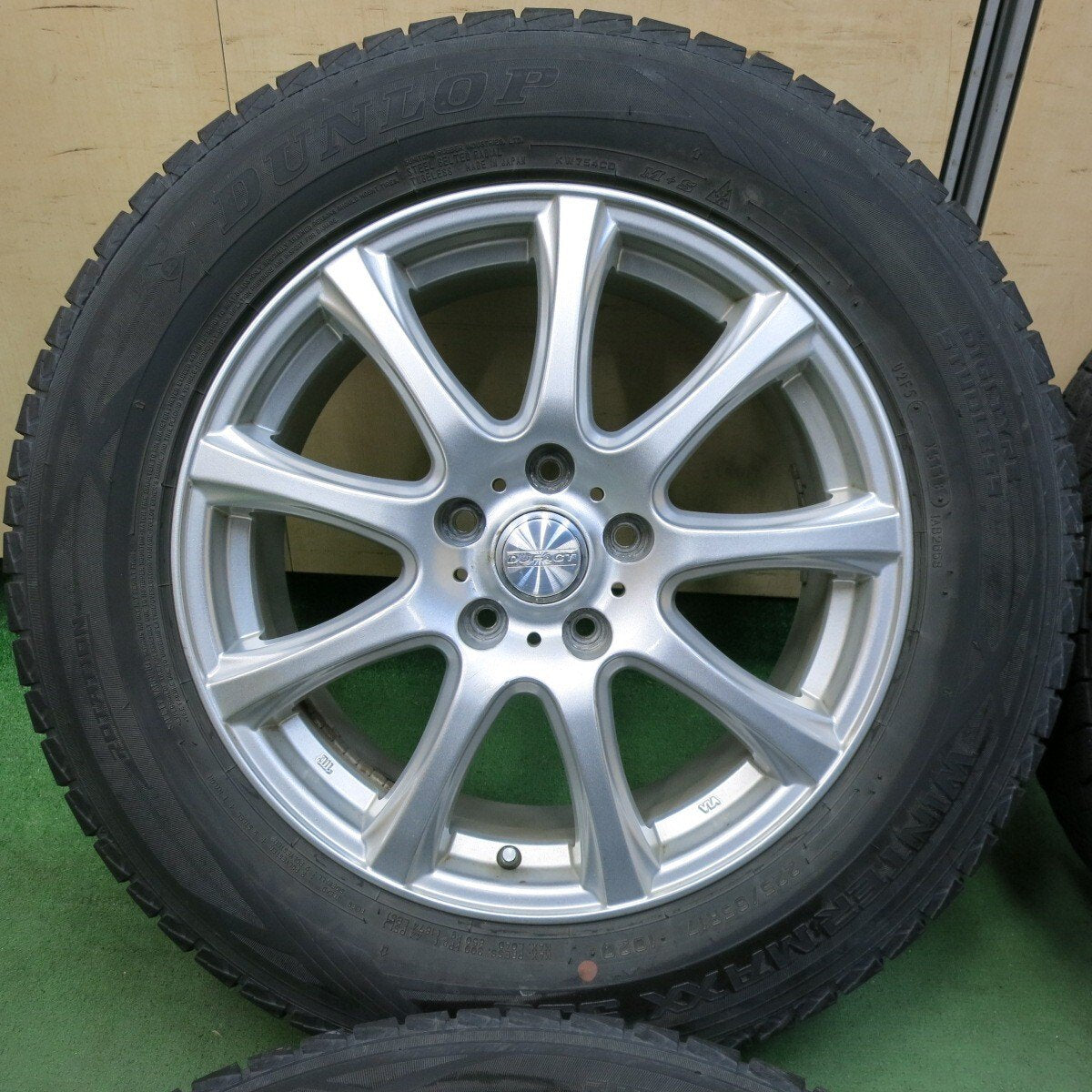 バリ溝！9.5分★スタッドレス 225/65R17 ダンロップ ウインターマックス SJ8 DUFACT デュファクト 17インチ PCD114.3/5H★5032509SYス