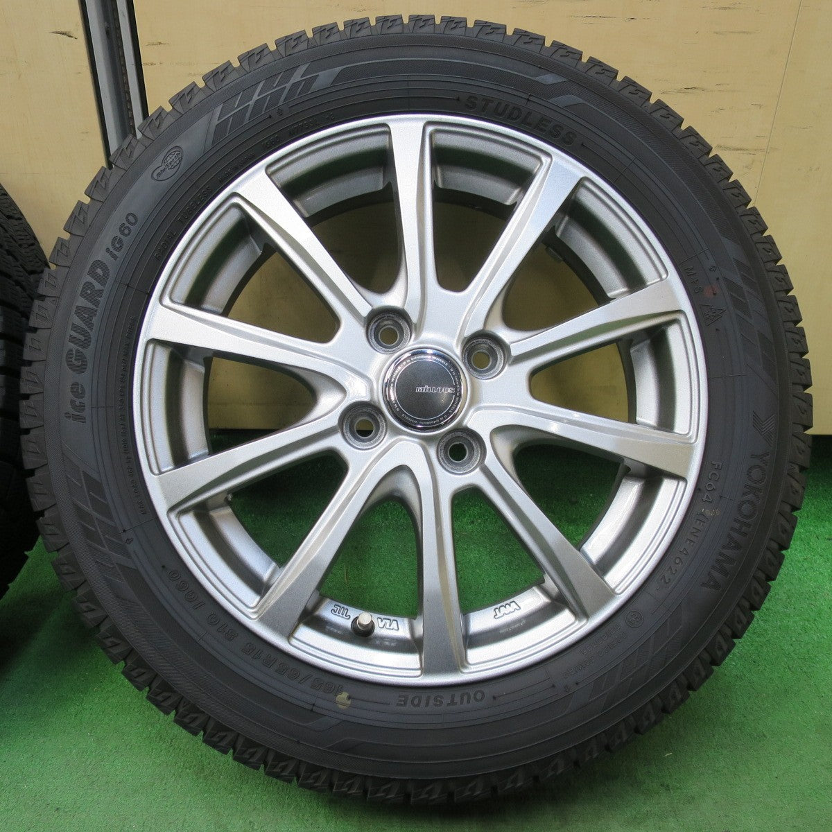 [送料無料] バリ溝！22年！キレイ！9分★スタッドレス 165/65R15 ヨコハマ アイスガード iG60 MiLLOUS ミルアス 15インチ ソリオ ハスラー 等 PCD100/4H★5032206イス