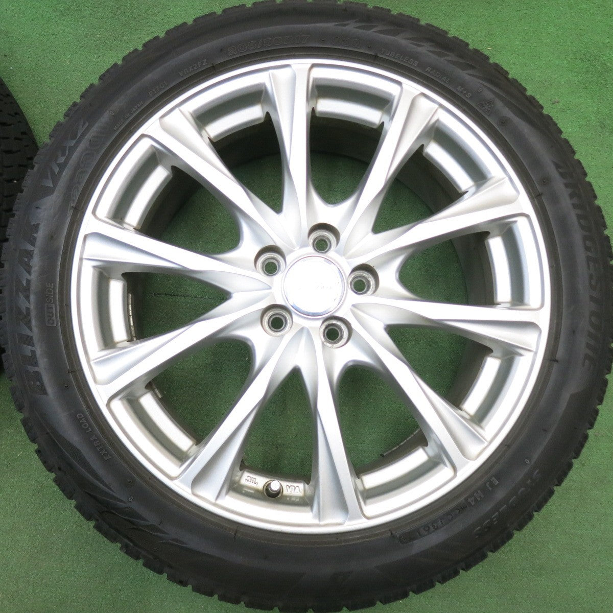 キレイ★プリウス 等 205/50R17 スタッドレス ブリヂストン ブリザック VRX2 JOKER ジョーカー 17インチ PCD100/5H★6042606HAス