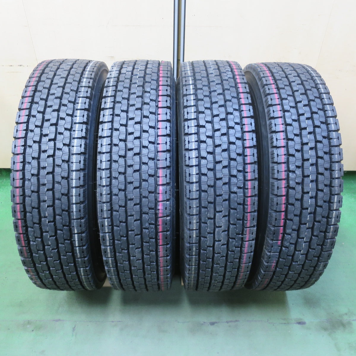未使用！25年★トラック タイヤ 225/90R17.5 127/125L スタッドレス ブリヂストン W999 17.5インチ★6062101イスタ