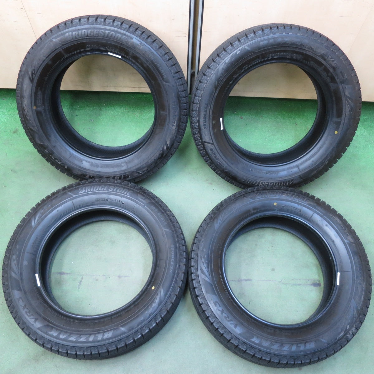 バリ溝！9.5分以上◎スタッドレス 185/65R15 ブリヂストン ブリザック VRX3 タイヤ 15インチ フリード シエンタ プリウス 等◎6092512イスタ