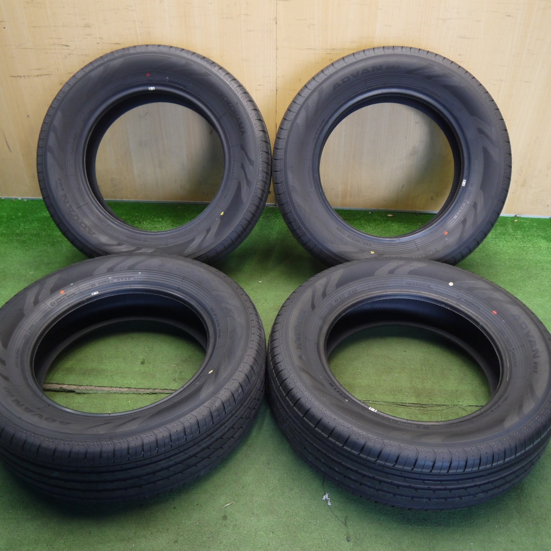 新車外し！25年☆225/65R17 ヨコハマ アドバン V03 タイヤ 17インチ 40