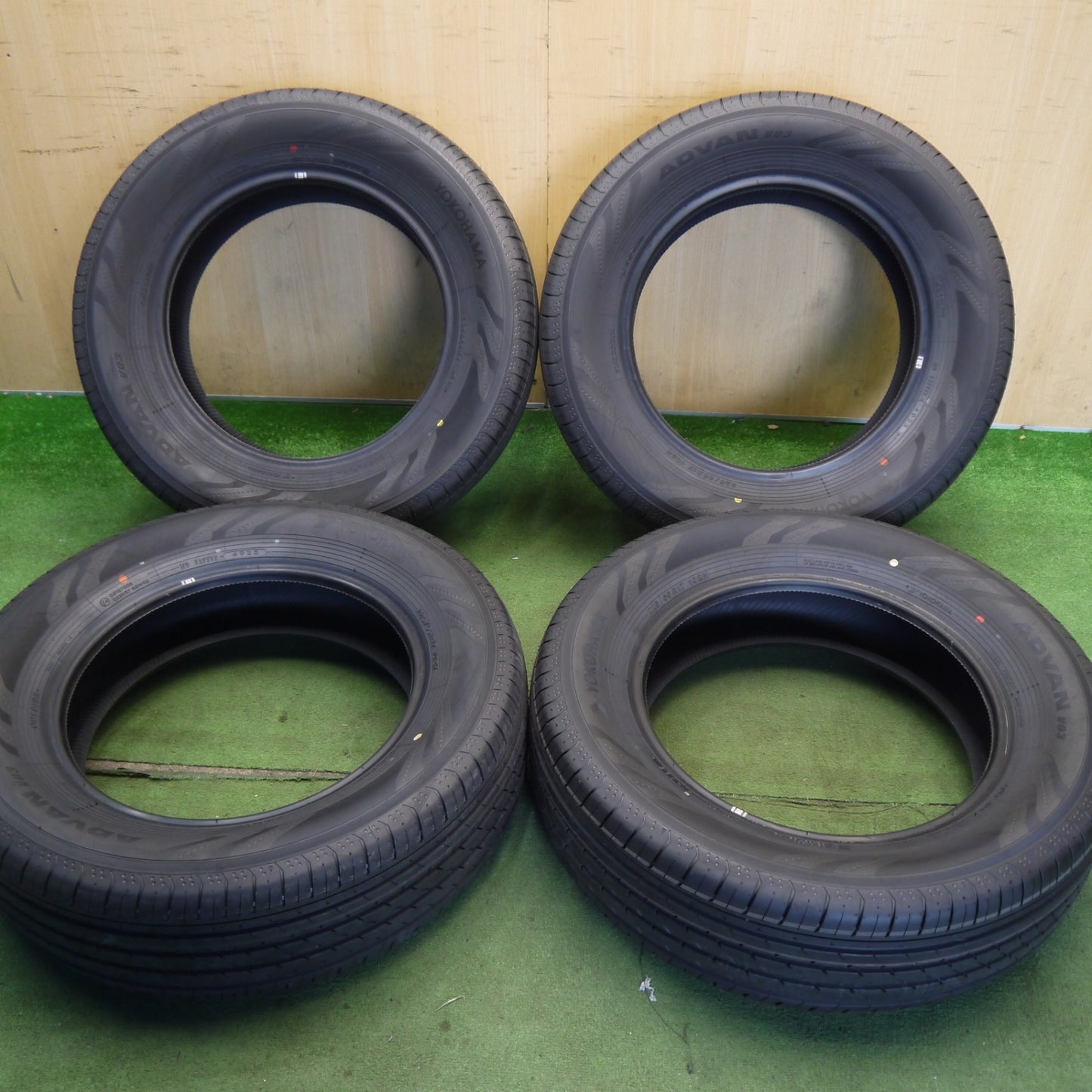 新車外し！25年★225/65R17 ヨコハマ アドバン V03 タイヤ 17インチ 40系 アルファード RAV4 ハリアー 等★6060807Hノタ