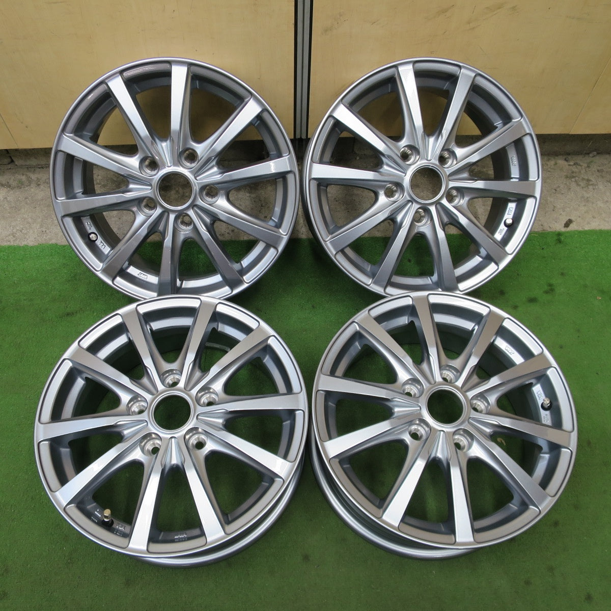 未使用！エンブレム付き★BALMINUM LS10 バルミナ 15インチ ホイール 15×6J PCD114.3/5H★6060903NGホ