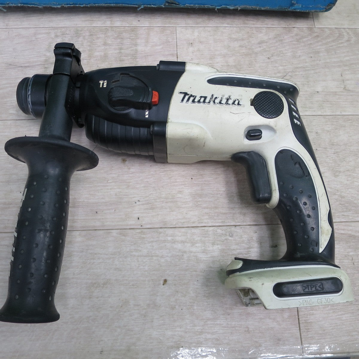 [送料無料] ☆makita マキタ ハンマードリル HR162D 14.4V 16mm 充電式 ハンマドリル ケース付き 電動 工具 DIY 大工 道具☆