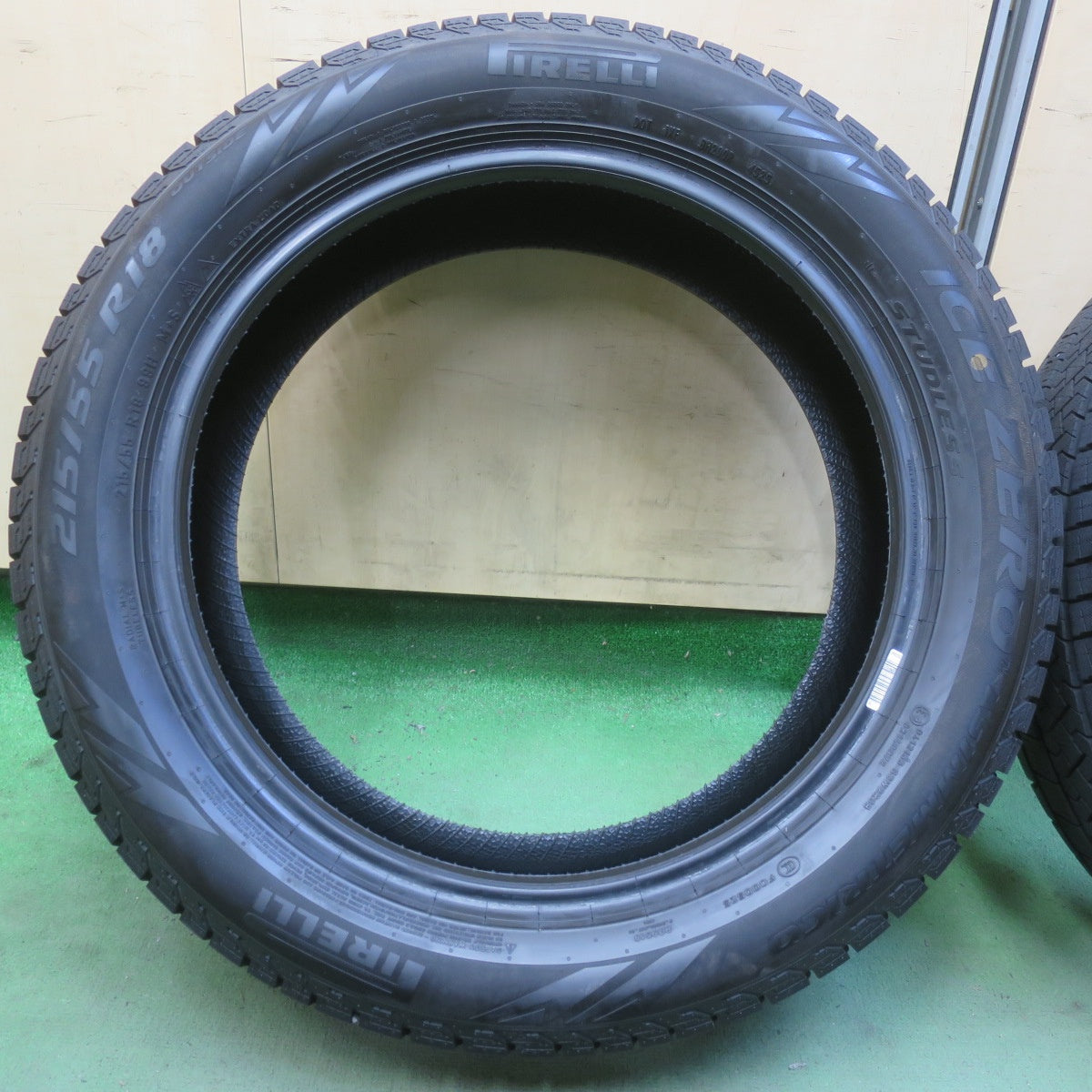 ほぼ未使用！25年◎スタッドレス 215/55R18 ピレリ アイスゼロ アシンメトリコ タイヤ 18インチ CX-30 MX-30 デュアリス 等◎6092511イスタ