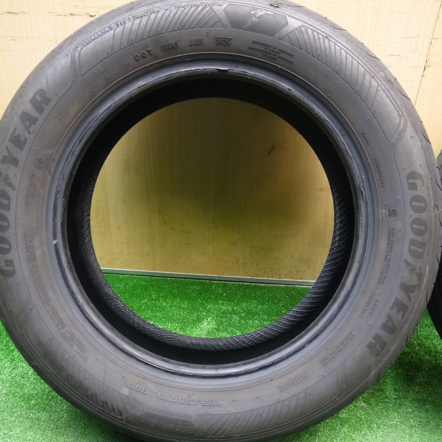 バリ溝！25年！9.5分★185/65R15 グッドイヤー EfficientGrip Performance2 パフォーマンス2 15インチ アクア フリード デミオ 等★5121603Hノタ