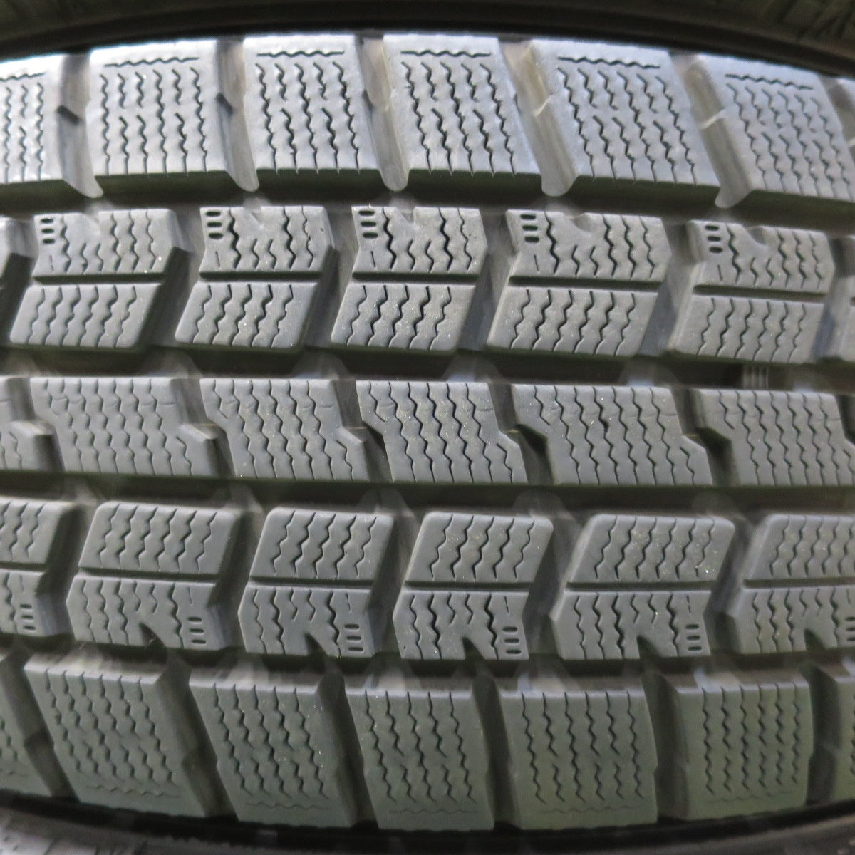 バリ溝！21年！9.5分★スタッドレス 205/65R16 グッドイヤー アイスナビ7 タイヤ 16インチ ヤリスクロス ヴェゼル オデッセイ 等★5051713イスタ