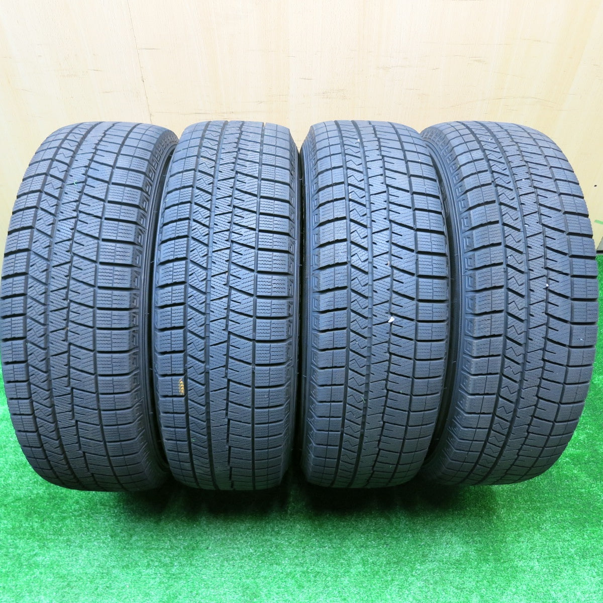 バリ溝！24年！キレイ！9.5分以上★40系 アルファード 等 225/65R17 スタッドレス ダンロップ ウインターマックス 03 ravrion RS01 ラブリオン 17インチ PCD120/5H★5100910HAス