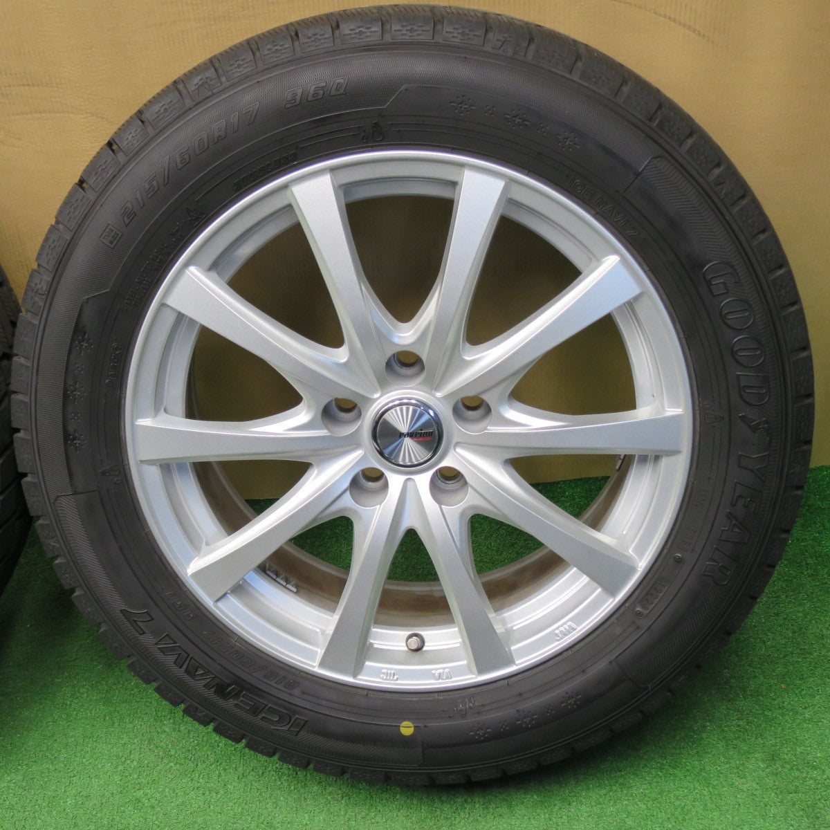 バリ溝！23年！キレイ！9.5分以上★スタッドレス 215/60R17 グッドイヤー アイスナビ7 ravrion RS01 ラブリオン 17インチ PCD114.3/5H★6040308NKス