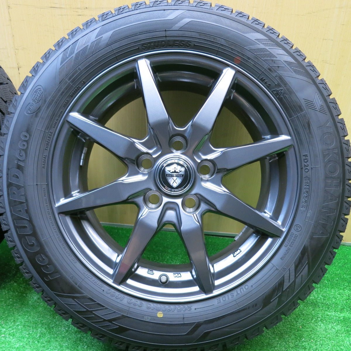 ほぼ未使用！24年！キレイ★スタッドレス 205/60R16 ヨコハマ アイスガード iG60 ESTROSA EST-8S エステローザ 16インチ PCD114.3/5H★5102311HAス