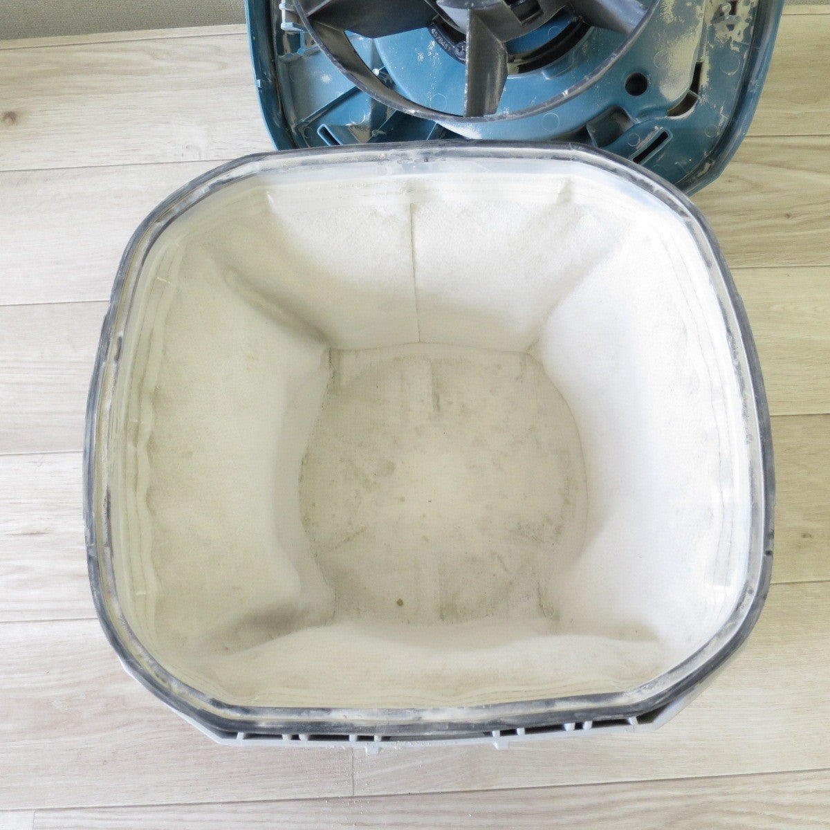 [送料無料] ◇マキタ 乾湿 両用 業務用 集じん機 VC0820 集塵機 makita 100V 本体のみ◇