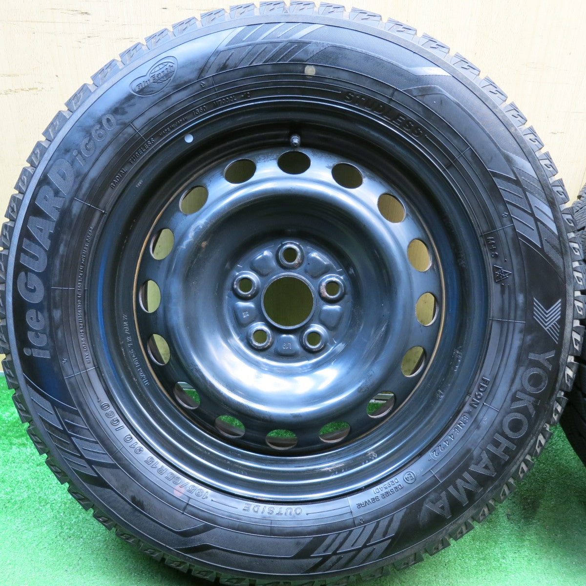 バリ溝！24年！9.5分以上◎プリウス 等 195/65R15 スタッドレス ヨコハマ アイスガード iG60 スチール ホイール 15インチ PCD100/5H◎6101004HAス