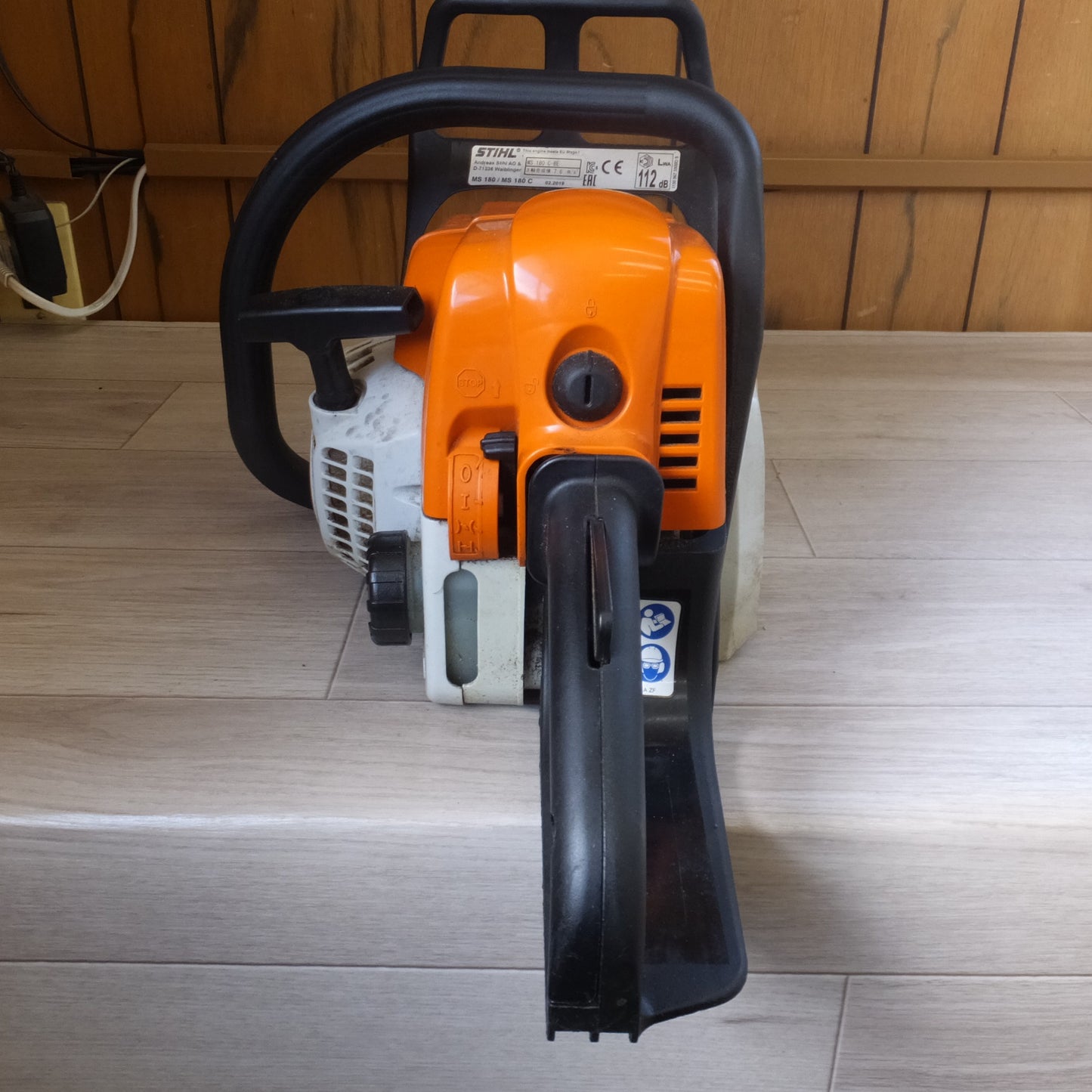 [送料無料] 岐阜発★スチール STIHL エンジンチェーンソー MS180C-BE 刃なし　3軸合成値 7.6m/s2　LWA 112dB★