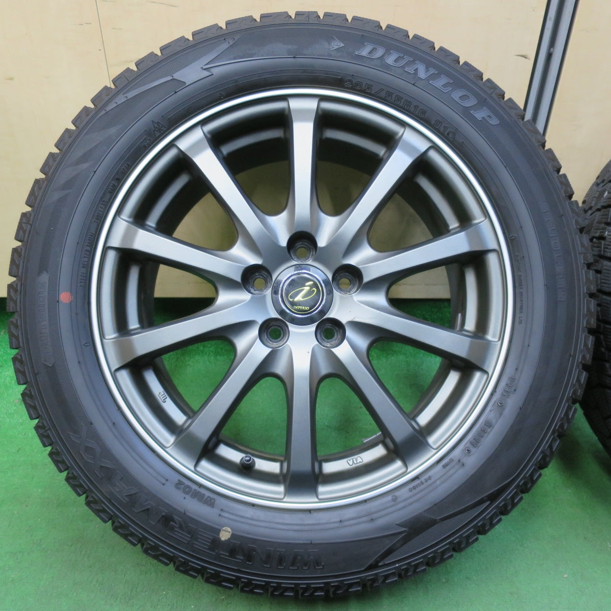 [送料無料] バリ溝！21年！キレイ！9.5分★インプレッサ等 205/55R16 スタッドレス ダンロップ ウインターマックス WM02 INPERIO インペリオ PCD100/5H★4103103イス