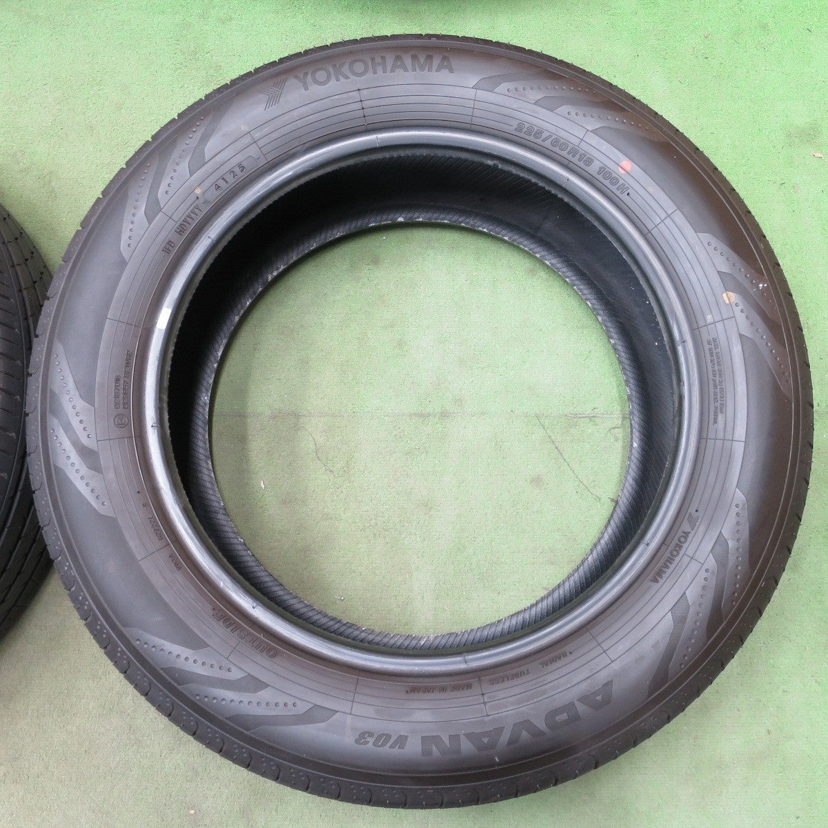 バリ溝！25年！ほぼ10分◎225/60R18 ヨコハマ アドバン V03 V03A タイヤ 18インチ 40系 アルファード ヴェルファイア レクサス NX 等◎6090102NGノタ