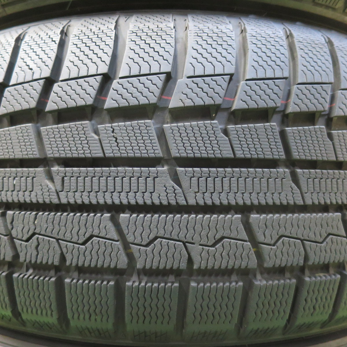 [送料無料] バリ溝！20年！9.5分以上★スタッドレス 215/50R17 トーヨー ウインター トランパス TX タイヤ 17インチ プリウスα ノア ヴォクシー等★4110501イスタ