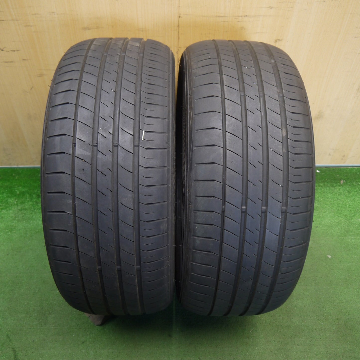 バリ溝！22年！8.5分！2本★235/50R18 ダンロップ SPスポーツ LM705 タイヤ 18インチ アルファード ヴェルファイア 等★6050802Hノタ