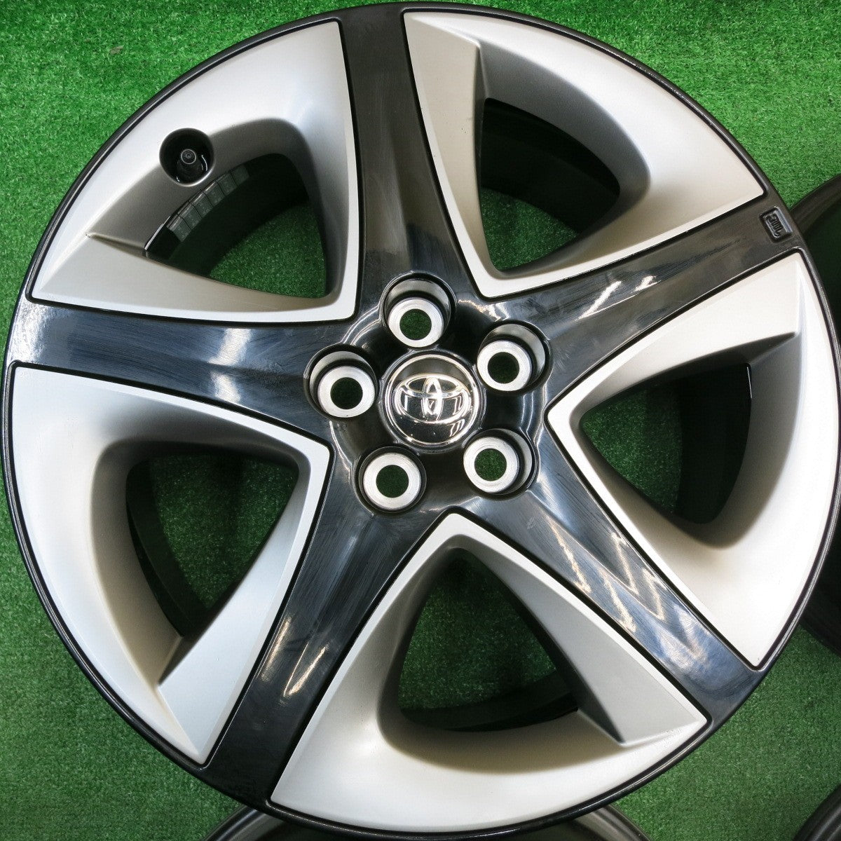 新車外し！付属品付き★トヨタ 50系 プリウス ツーリング 純正 ホイール 17インチ 17×7J PCD100/5H★5110607HAホ