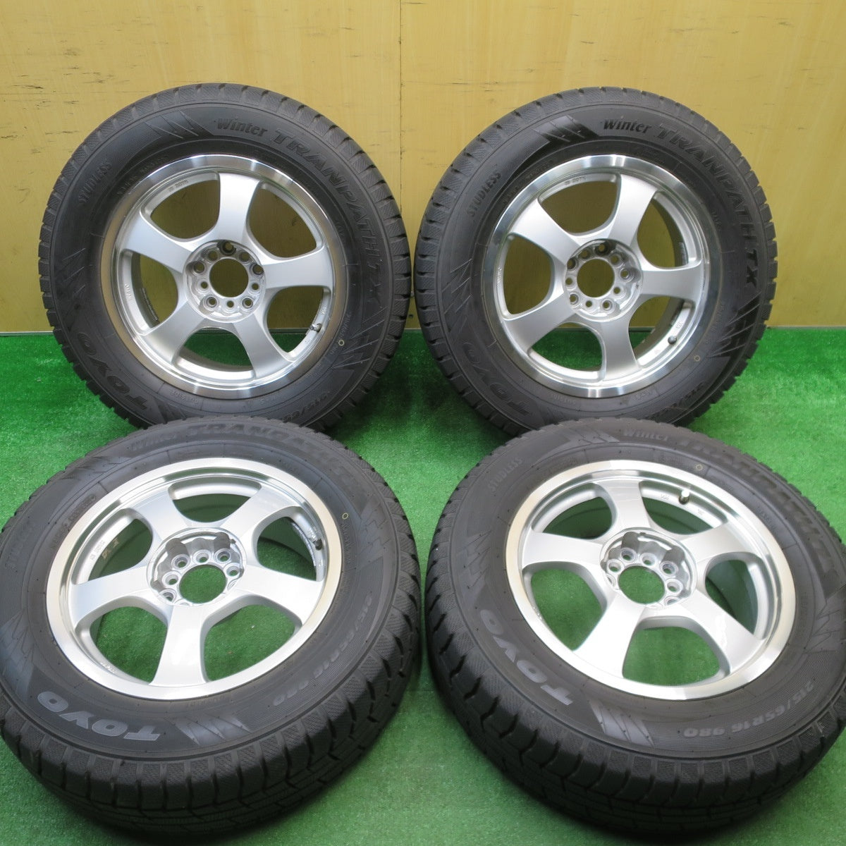 バリ溝！22年！9.5分★スタッドレス 215/65R16 トーヨー ウインター トランパス TX 社外 アルミ 16インチ PCD100 114.3/5H マルチ★5111501KKス