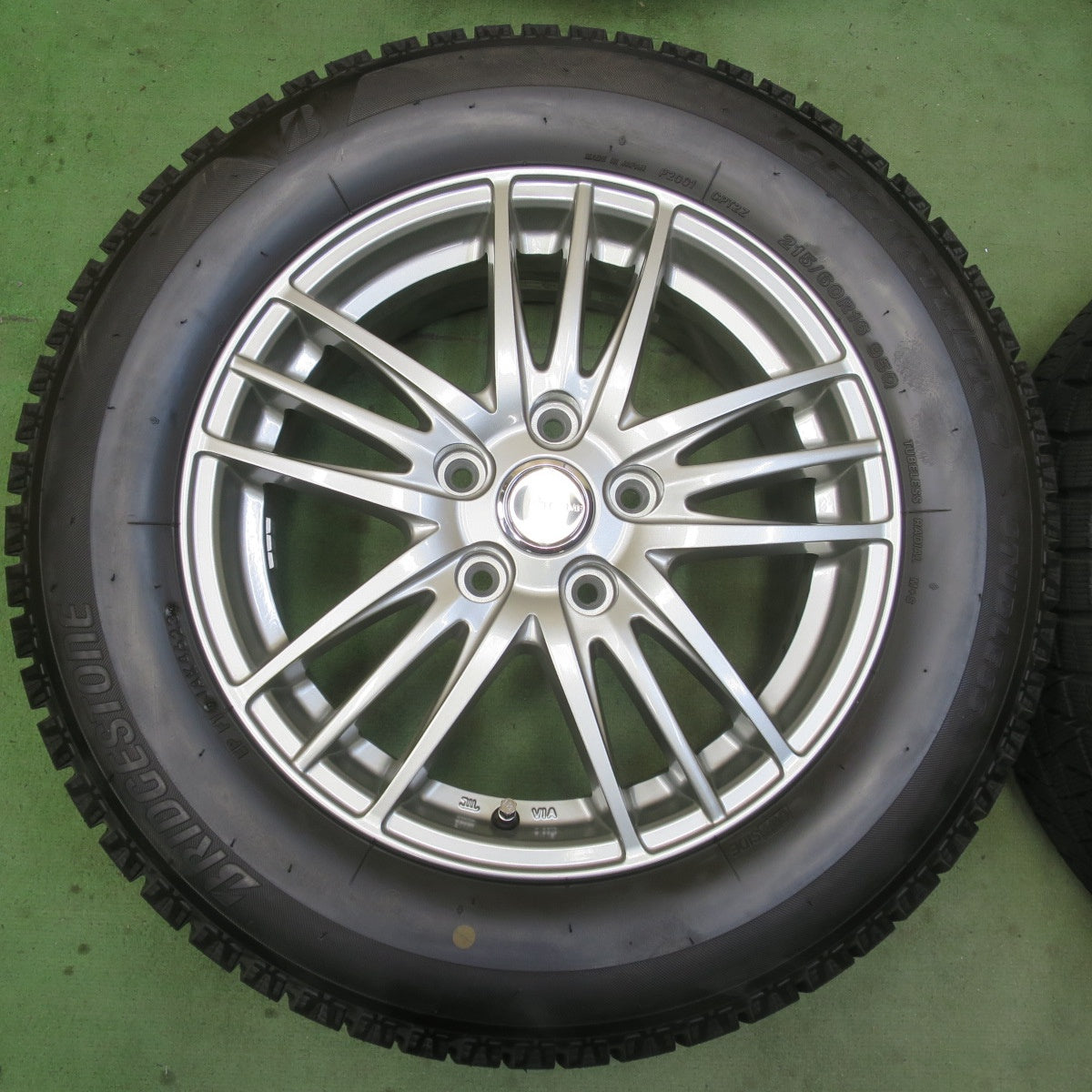 ほぼ未使用！23年！キレイ★スタッドレス 215/60R16 ブリヂストン アイスパートナー2 ECO FORME エコフォルム 16インチ PCD114.3/5H★6060409イス