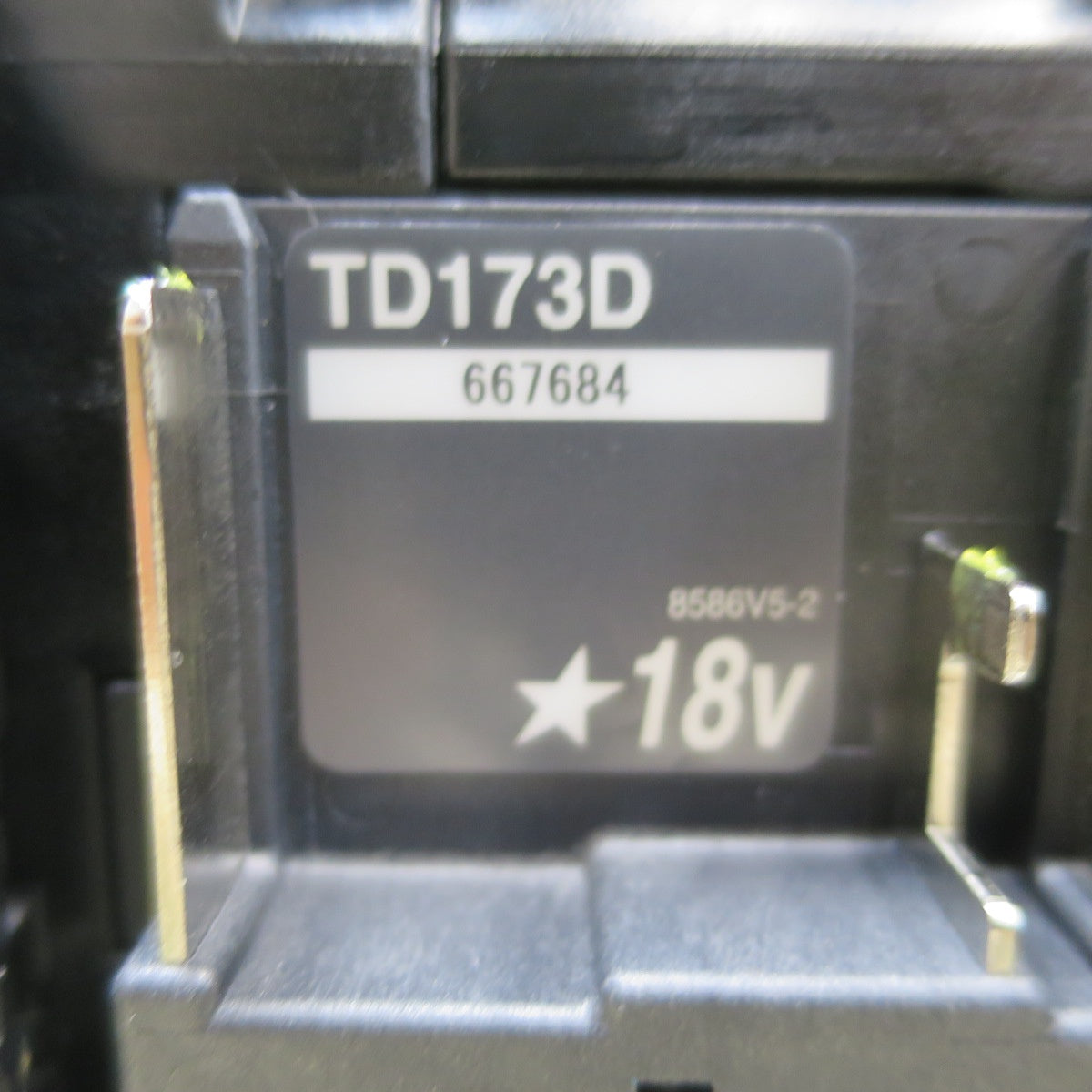 [送料無料] 未使用☆マキタ 充電式 インパクトドライバ TD173D 電動 工具 makita 18V ケース付き コードレス☆