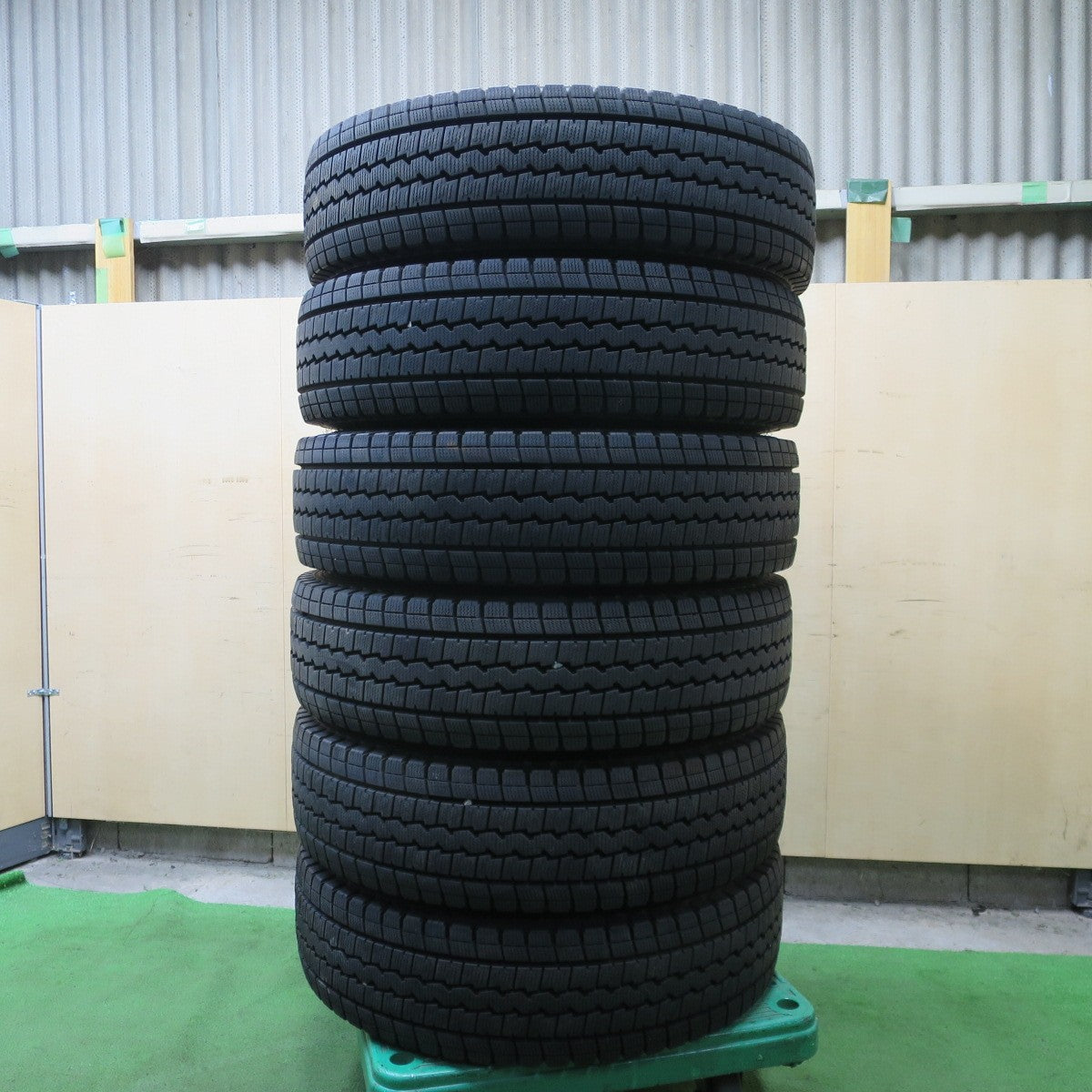 バリ溝！23年！9分！6本★トラック 195/70R17.5 112/110L スタッドレス ダンロップ ウインターマックス LT03 スチール ホイール 113-9TC 17.5インチ PCD203.2/5H★6040401ナス