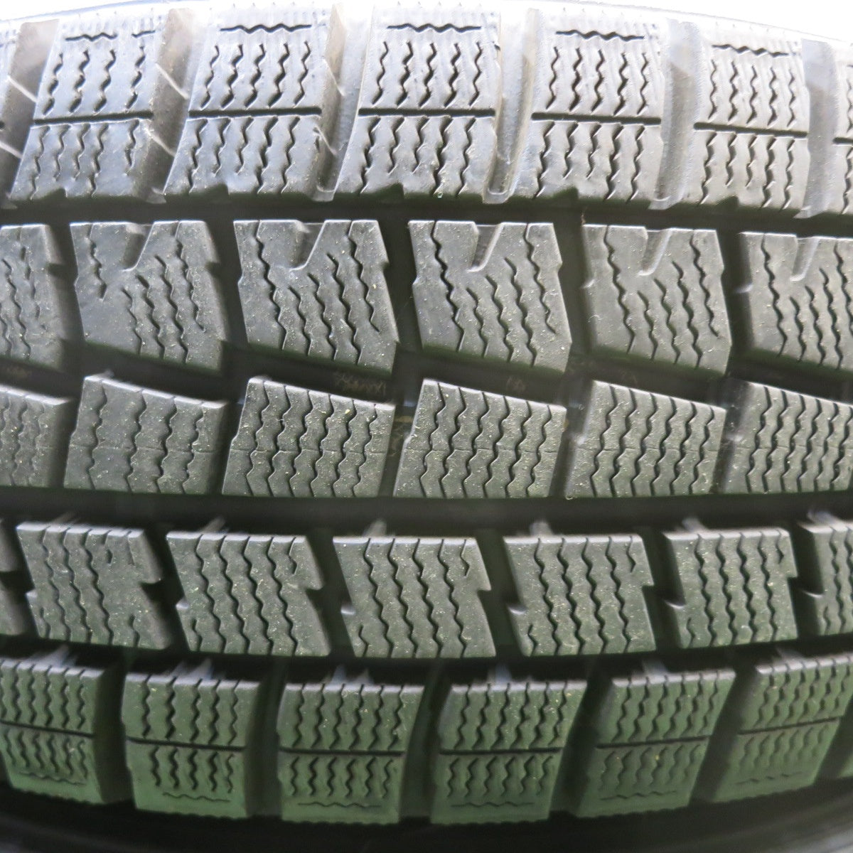 バリ溝！キレイ！9.5分★スタッドレス 185/65R15 ダンロップ ウインターマックス WM01 SCHNEIDER シュナイダー 15インチ PCD100/4H★6012505HAス