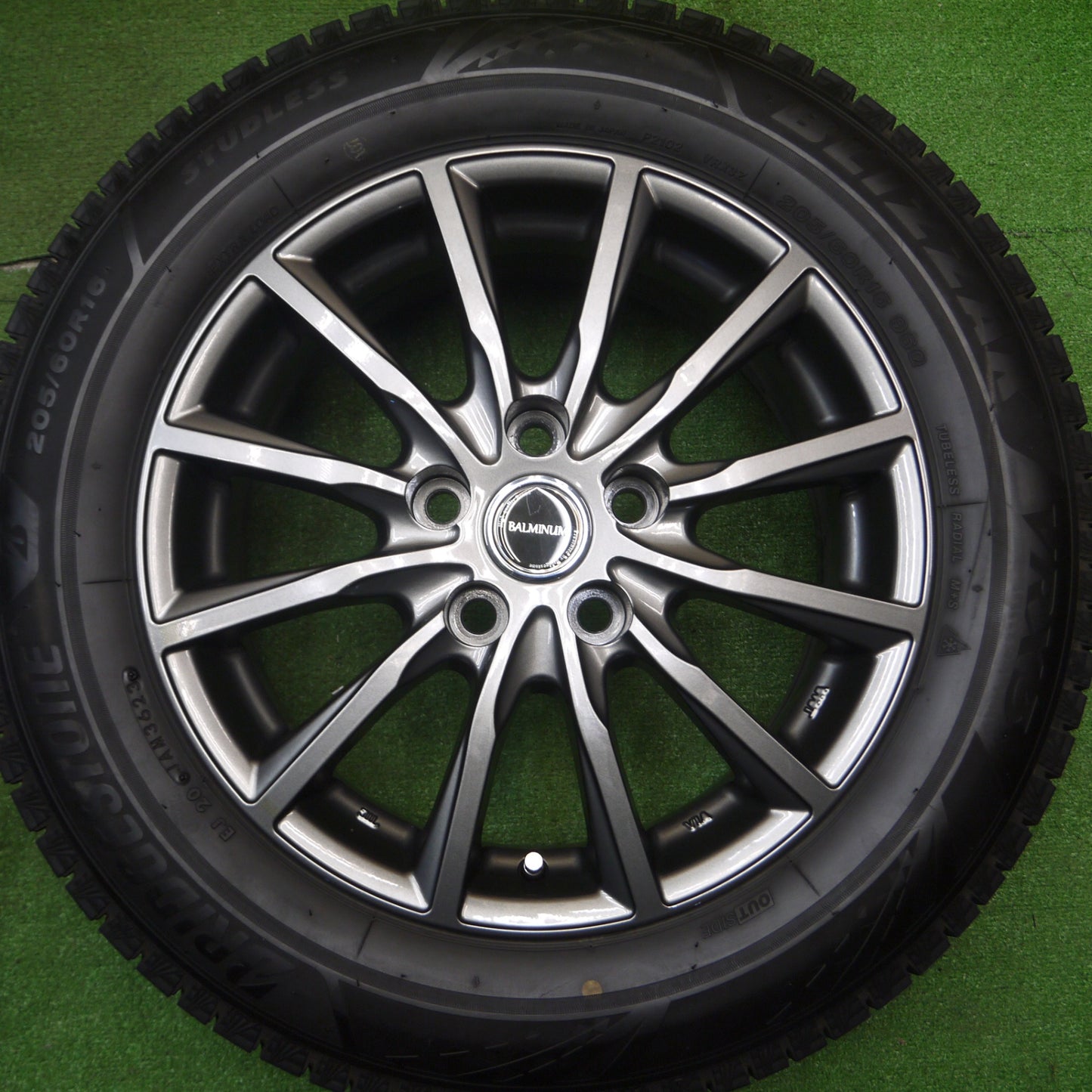 [送料無料] バリ溝！23年！キレイ！ほぼ10分★スタッドレス 205/60R16 ブリヂストン ブリザック VRX3 BALMINUM バルミナ 16インチ PCD114.3/5H★4122309Hス