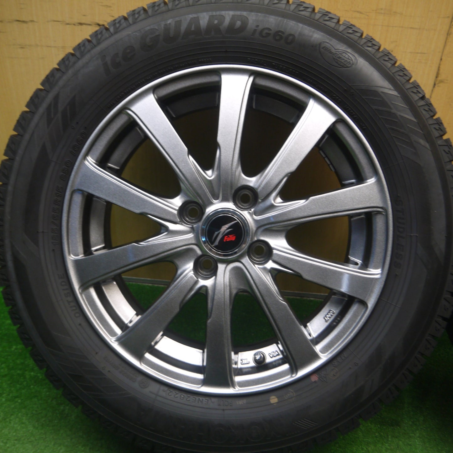 [送料無料] バリ溝！22年！キレイ！9.5分以上★スタッドレス 185/65R15 ヨコハマ アイスガード iG60 Fang ファング 15インチ PCD100/4H★5020712Hス