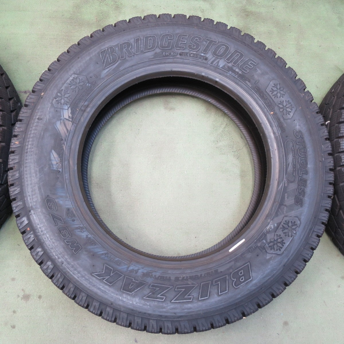 バリ溝！9分！6本★トラック タイヤ 215/70R17.5 118/116L スタッドレス ブリヂストン ブリザック W979 17.5インチ★6060105イスタ