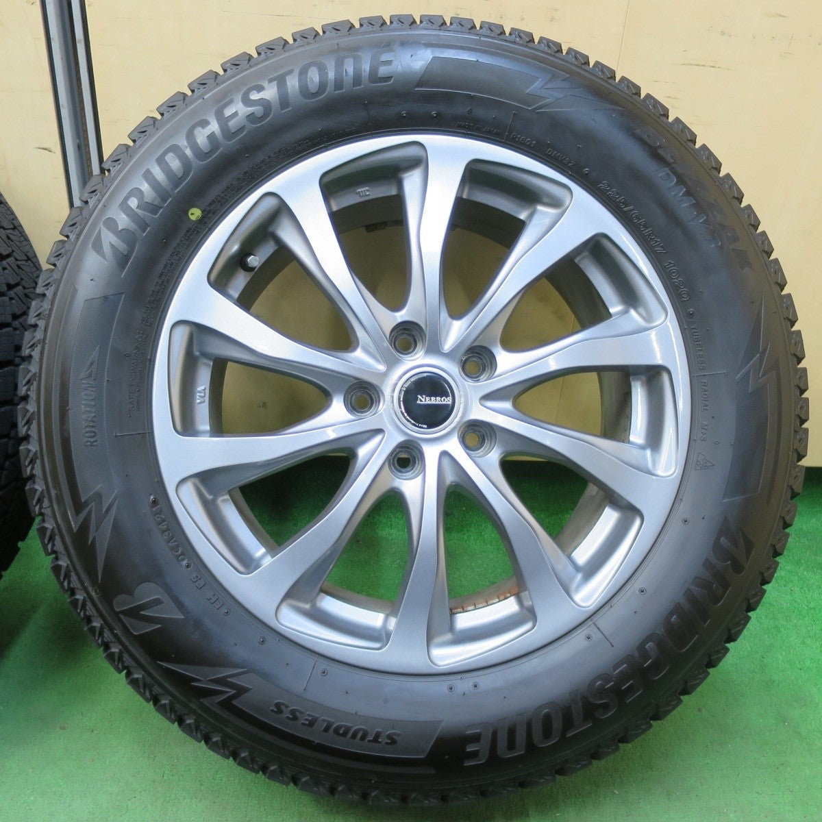 バリ溝！21年！キレイ！9.5分★スタッドレス 225/65R17 ブリヂストン ブリザック DM-V3 NEBROS 17インチ PCD114.3/5H★5031012イス
