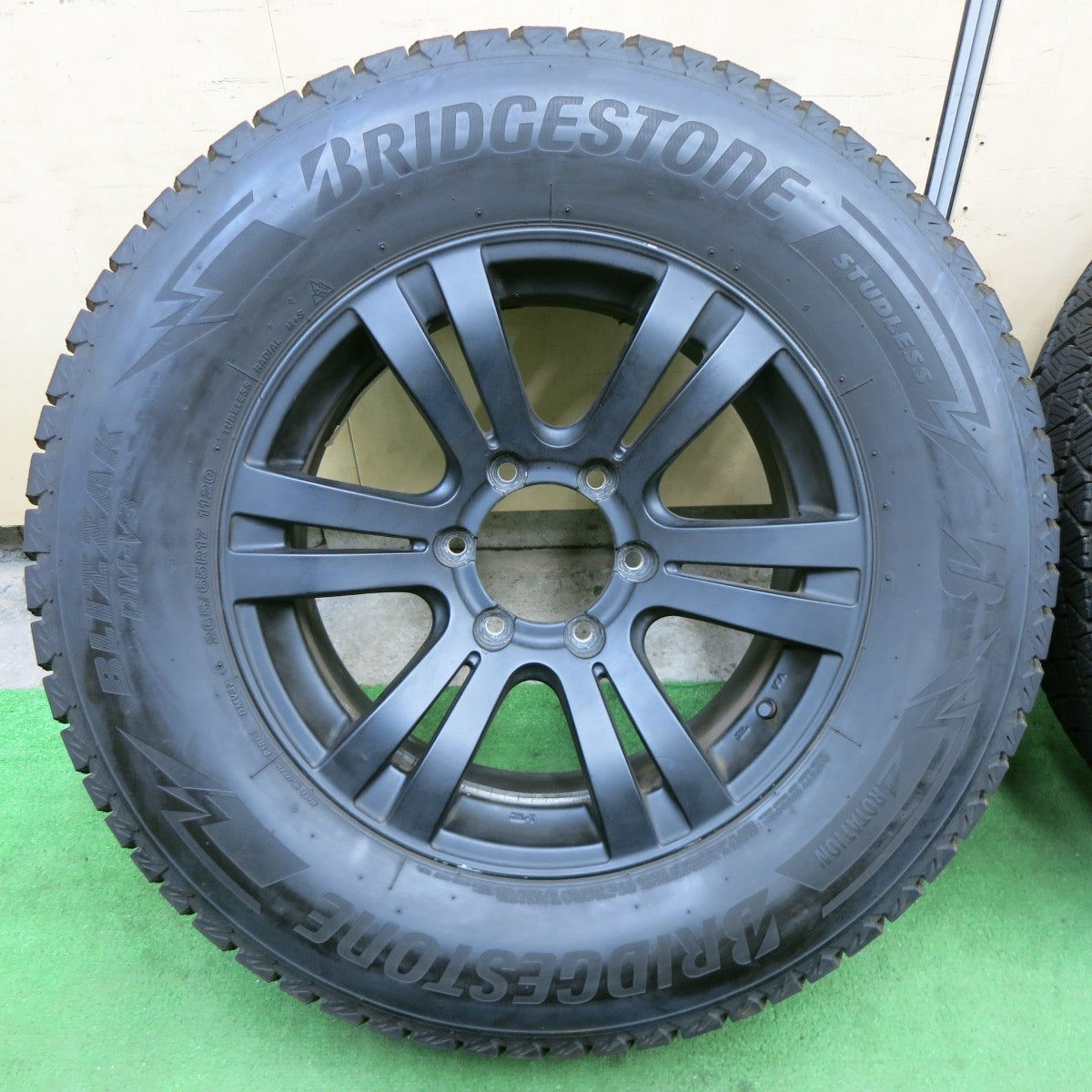 バリ溝！23年！キレイ！9.5分★スタッドレス 265/65R17 ブリヂストン ブリザック DM-V3 社外 アルミ 17インチ PCD139.7/6H★6011303ナス