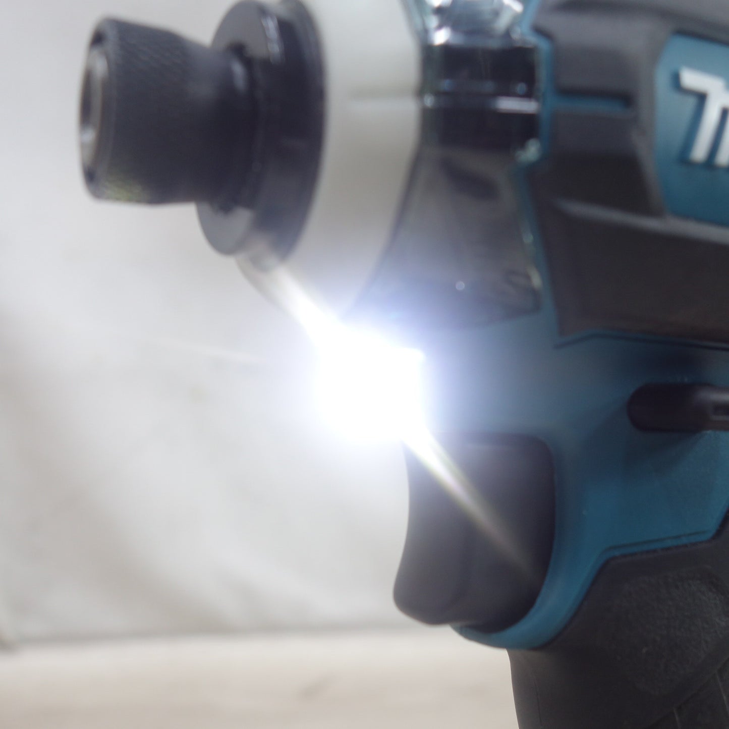 [送料無料] 美品！バッテリー2個◆マキタ 充電式 インパクトドライバ TD149D 電動 工具 コードレス 18V 3.0Ah BL1830B 充電器 DC18RF makita◆
