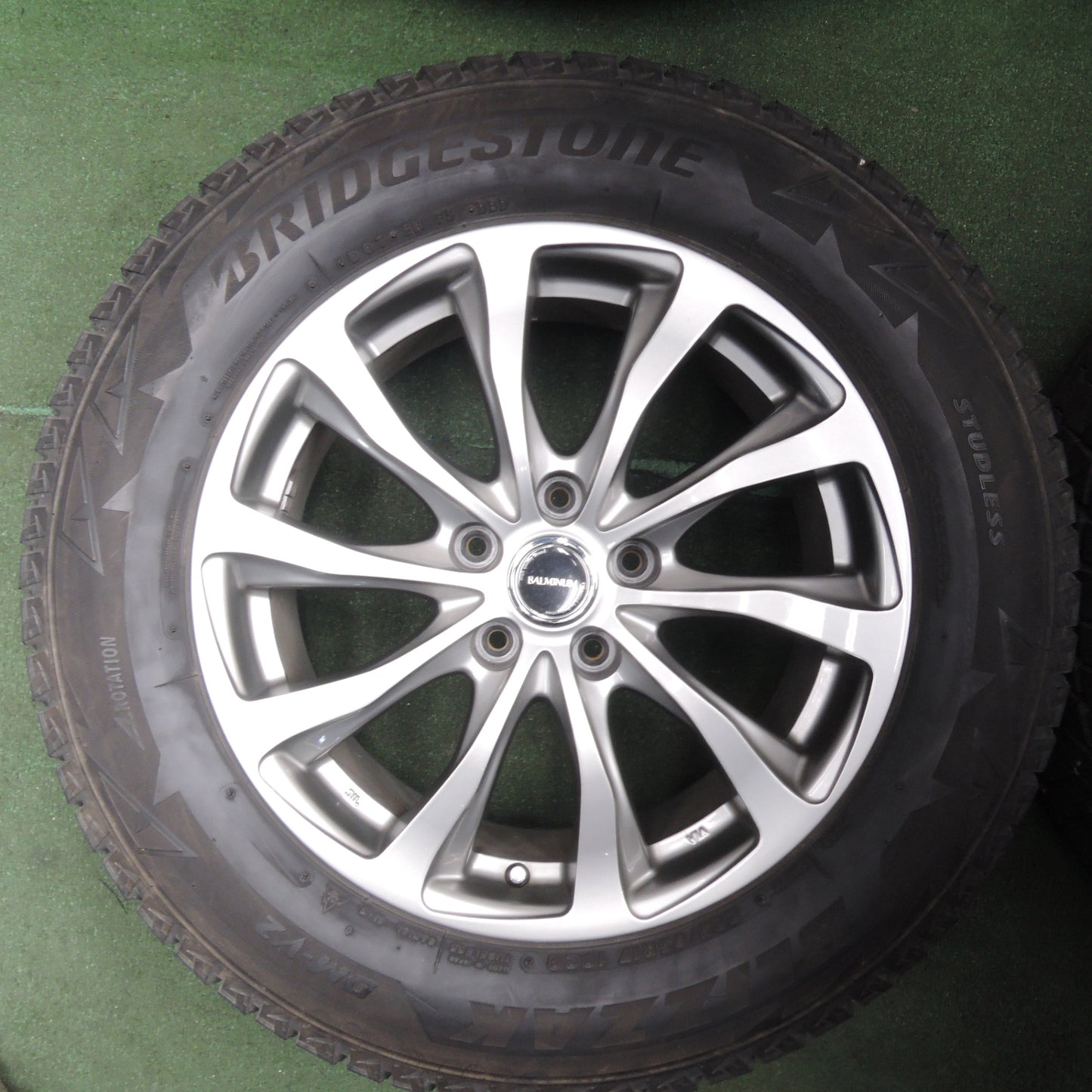 *送料無料* キレイ★スタッドレス 225/65R17 ブリヂストン ブリザック DM-V2 BALMINUM バルミナ 17インチ PCD114.3/5H★4032502TNス