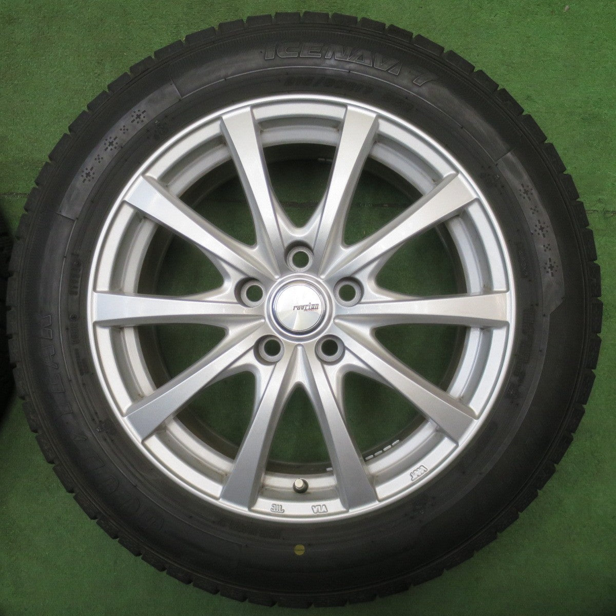 バリ溝！24年！キレイ！9.5分◎スタッドレス 215/60R17 グッドイヤー アイスナビ7 ravrion RS01 ラブリオン 17インチ PCD114.3/5H◎6062301NJス
