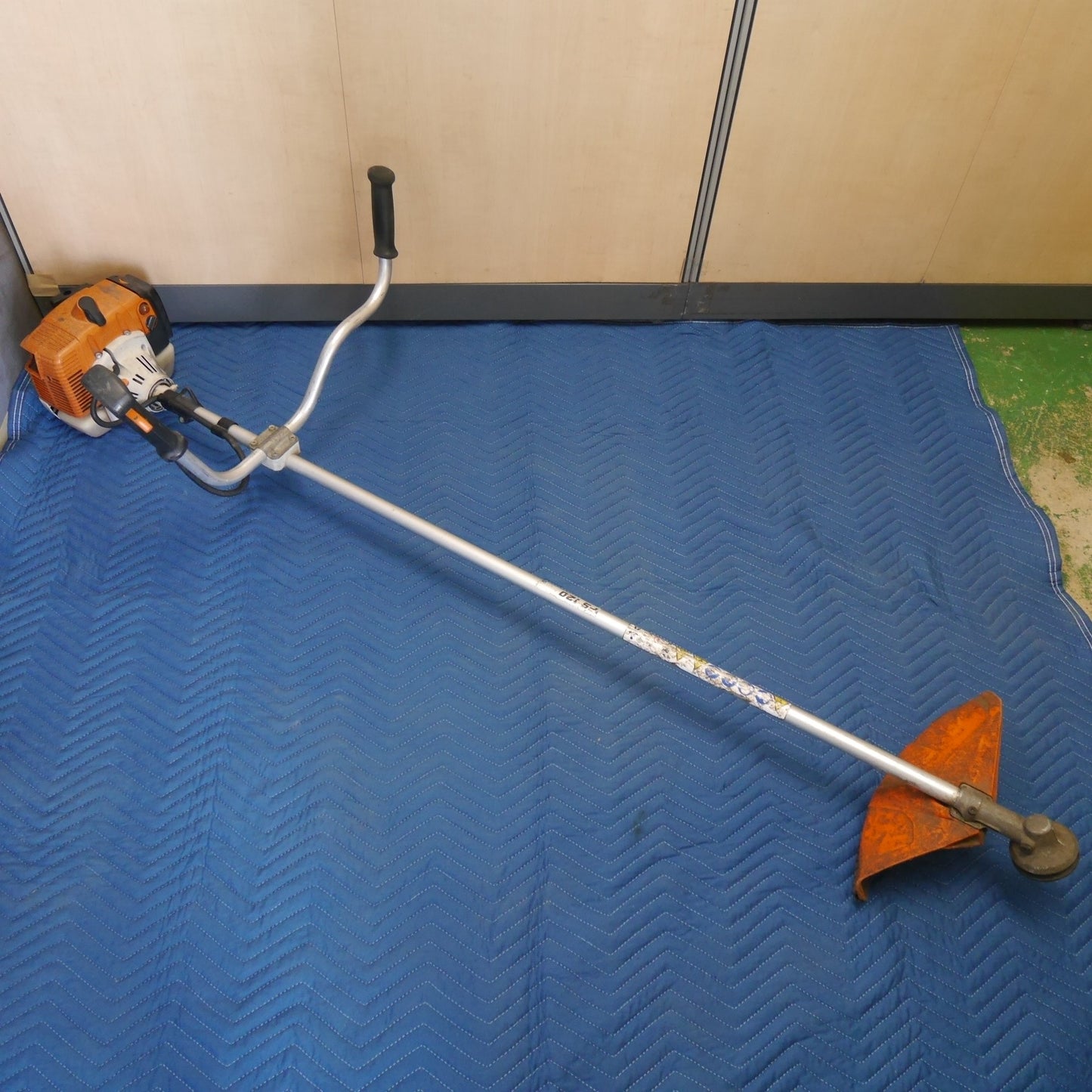 【岐阜発 直接引取限定】☆STIHL スチール エンジン 刈払機 FS120 刈り払い機 草刈機 草刈り機 114dB☆