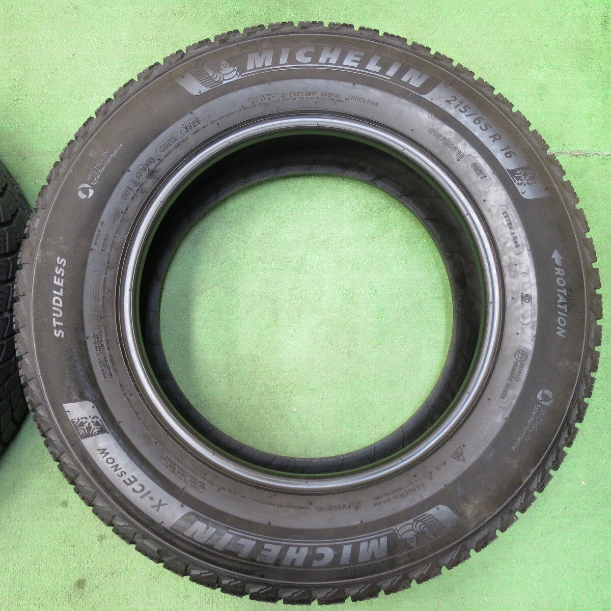 バリ溝！23年！ほぼ10分★スタッドレス 215/65R16 ミシュラン X-ICE SNOW タイヤ 16インチ アルファード ヴェルファイア 等★5012403イスタ