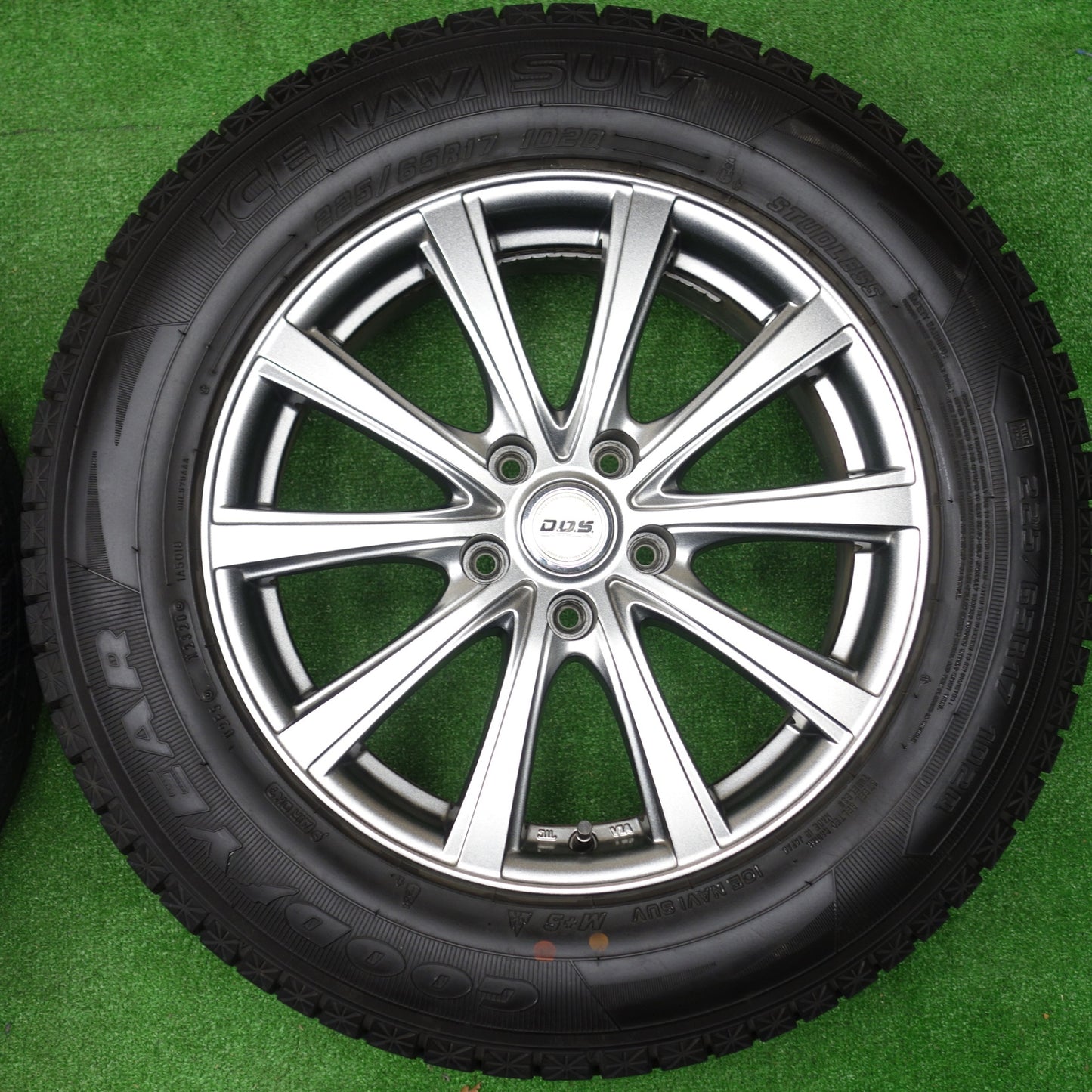 バリ溝！キレイ！ほぼ10分★スタッドレス 225/65R17 グッドイヤー アイスナビ SUV D.O.S. DOS 17インチ PCD114.3/5H★5121503KTス