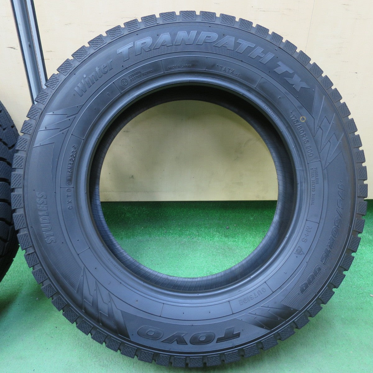 [送料無料] ほぼ未使用！23年★スタッドレス 175/80R15 トーヨー ウインター トランパス TX タイヤ 15インチ パジェロミニ テリオスキッド ホンダZ 等★5040510イスタ