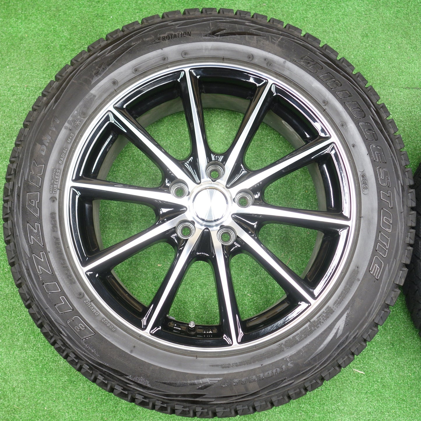 バリ溝！23年！キレイ！9.5分★スタッドレス 215/60R17 ブリヂストン ブリザック DM-V1 ECO FORME エコフォルム 17インチ PCD114.3/5H★5121501KTス