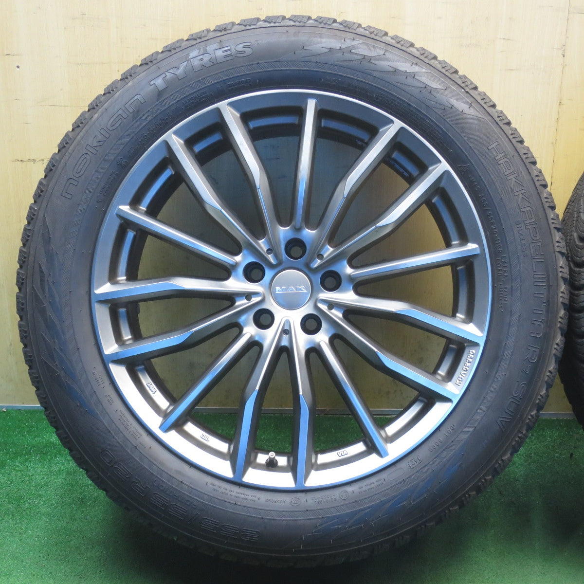 バリ溝！キレイ！9.5分◎BMW 等 MAK RAPP 255/55R20 スタッドレス ノキアン ハッカペリッタ R3 SUV マック ラップ 20インチ PCD112/5H◎6091901NJス