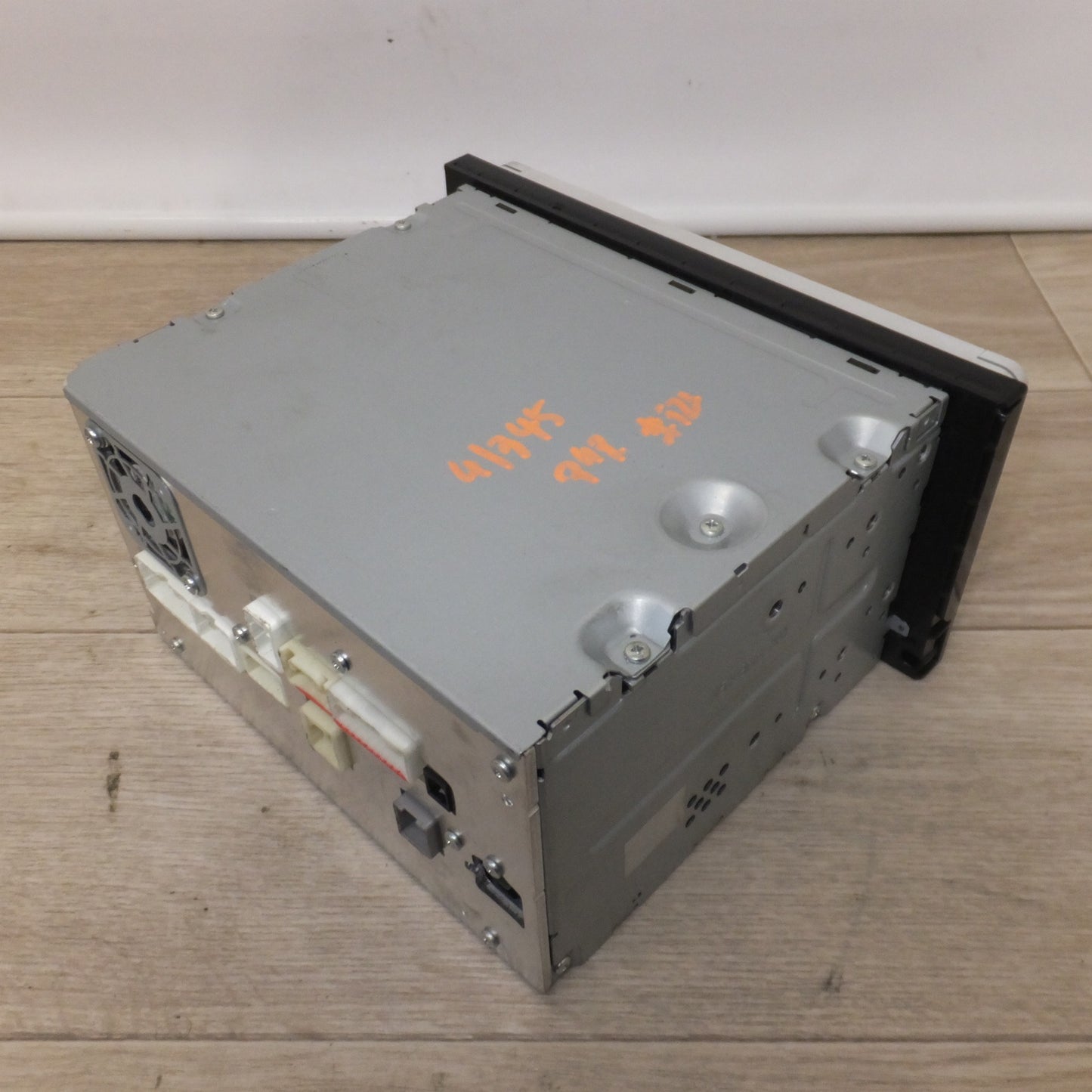 [送料無料] 現状品★パイオニア製 トヨタ 純正 メモリーナビ マルチAVステーション NSCP-W62 08545-00V70 セキュリティロック(24)★